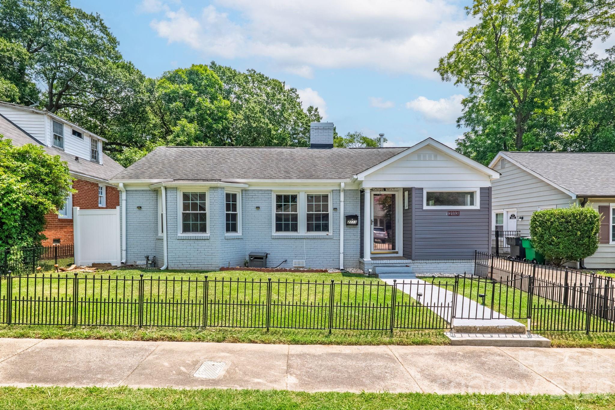 2113 Scott Avenue Property Photo 1
