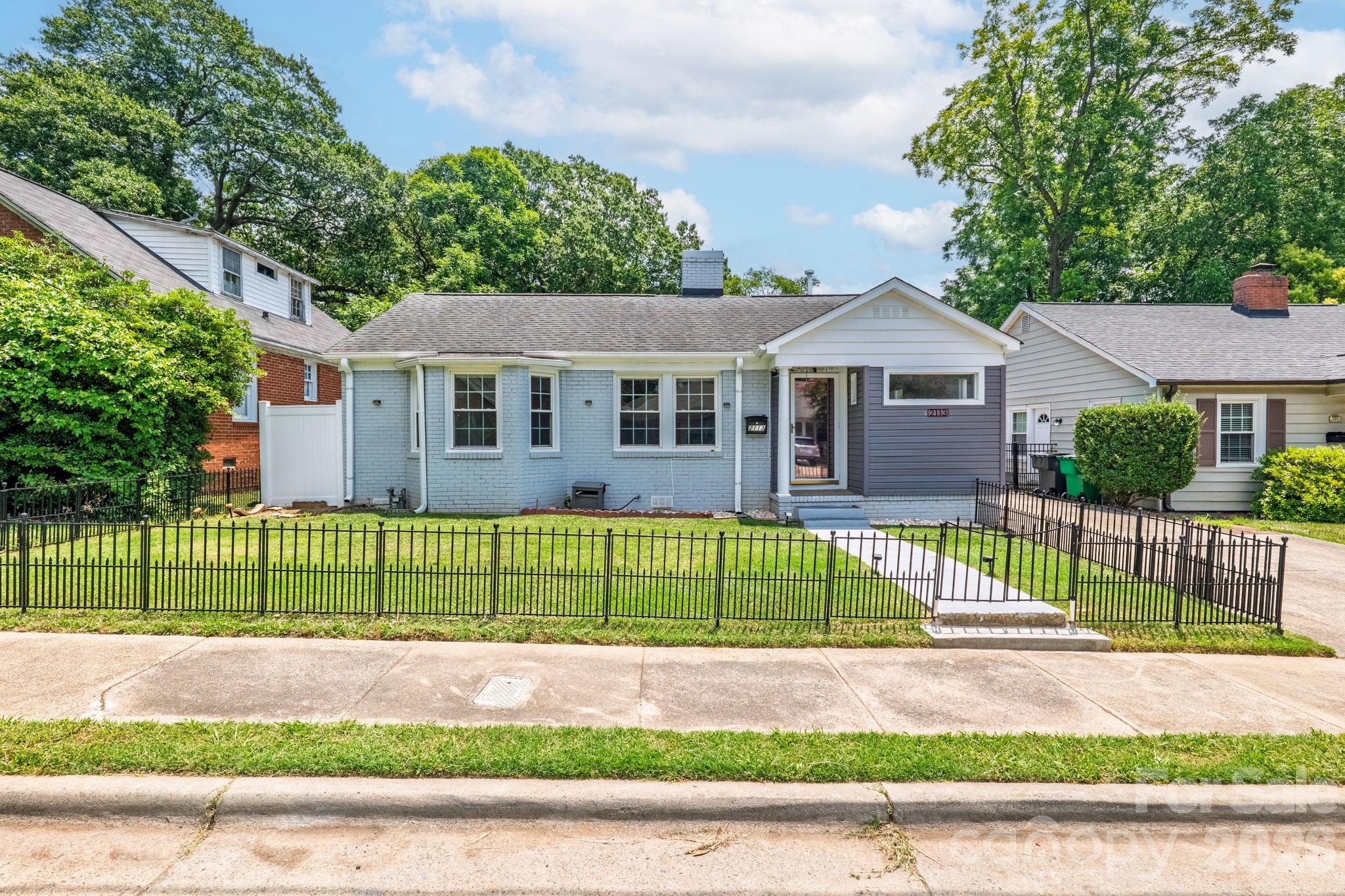 2113 Scott Avenue Property Photo 2