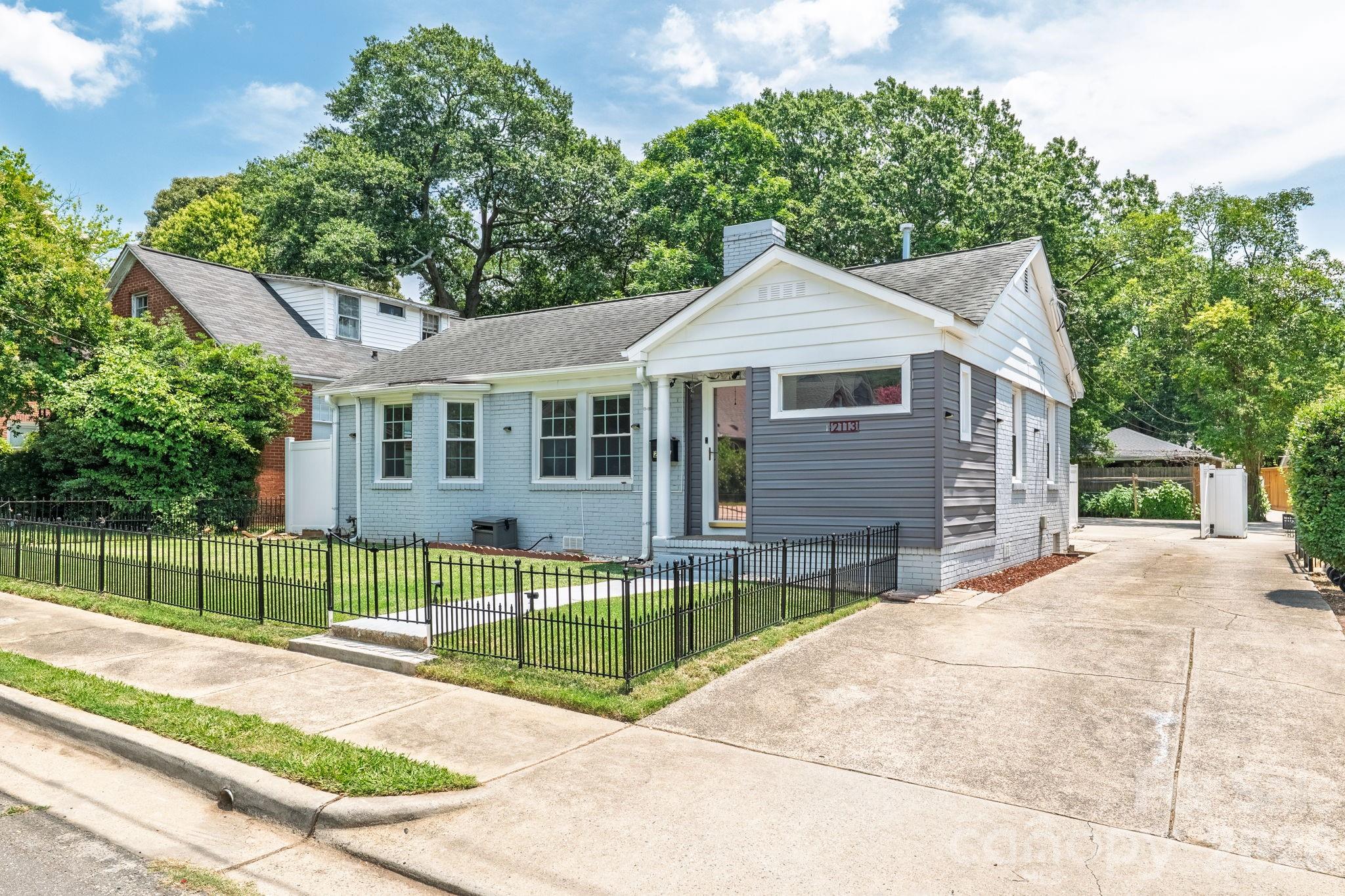 2113 Scott Avenue Property Photo 3