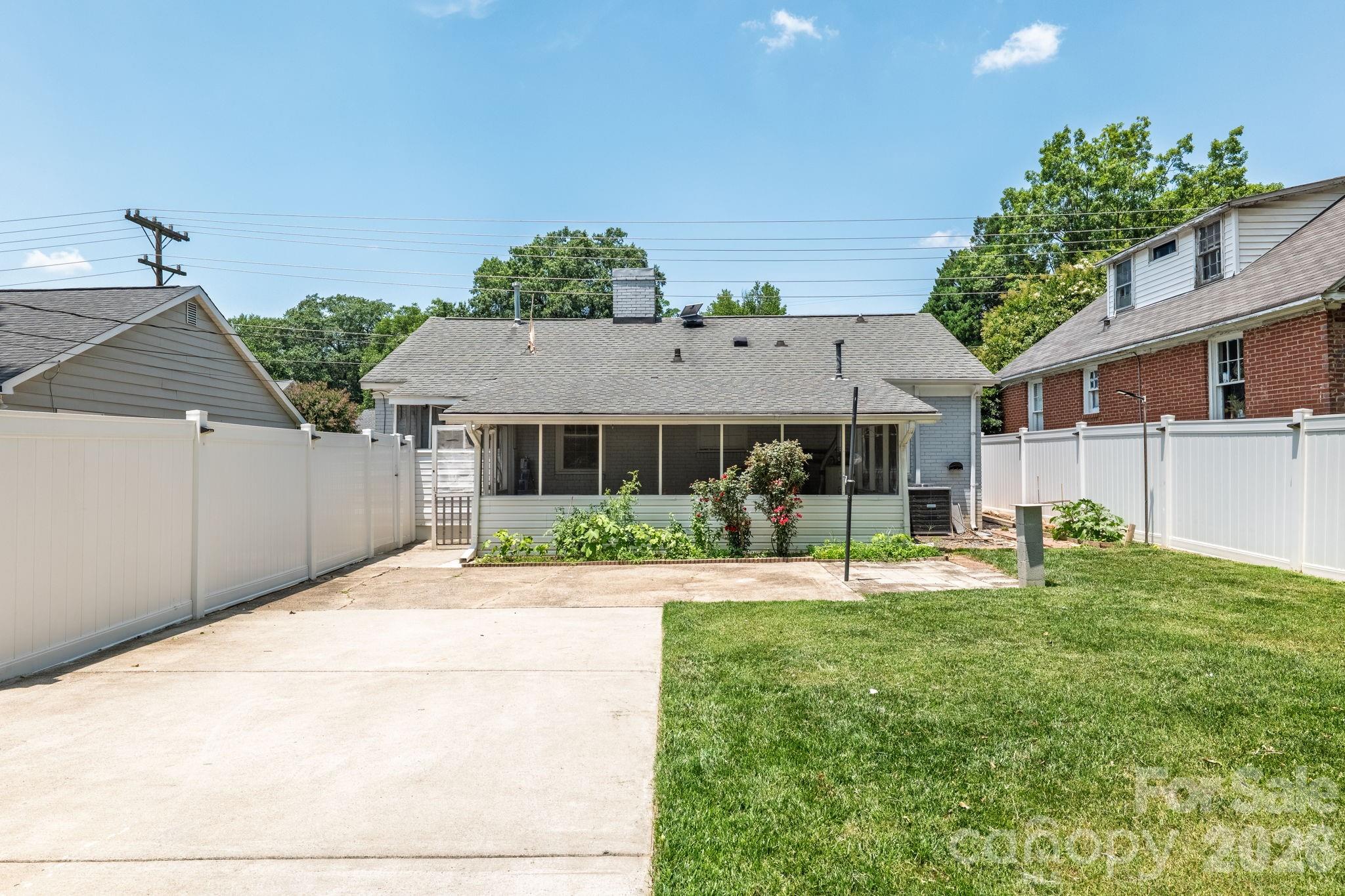 2113 Scott Avenue Property Photo 7