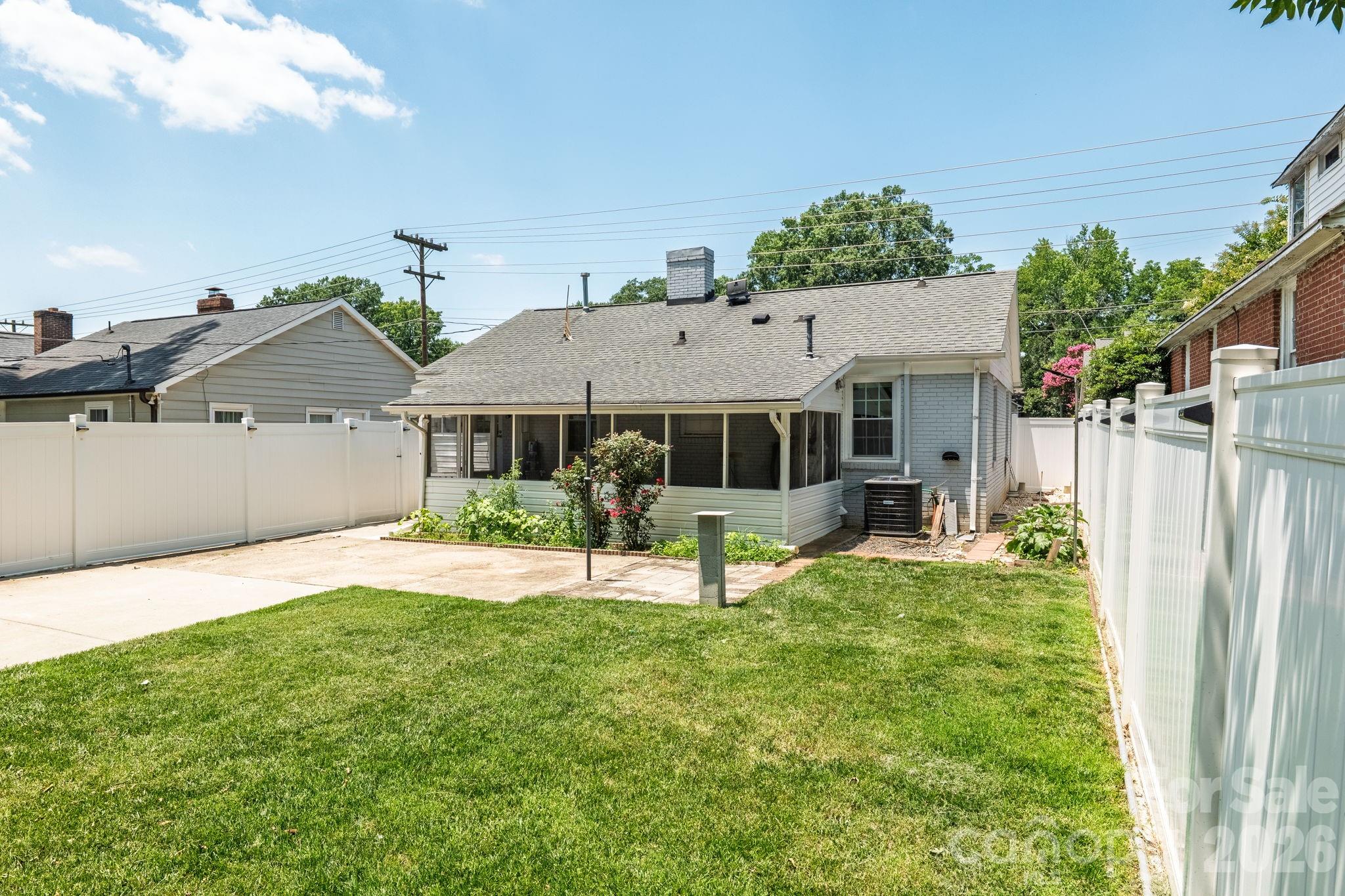 2113 Scott Avenue Property Photo 9