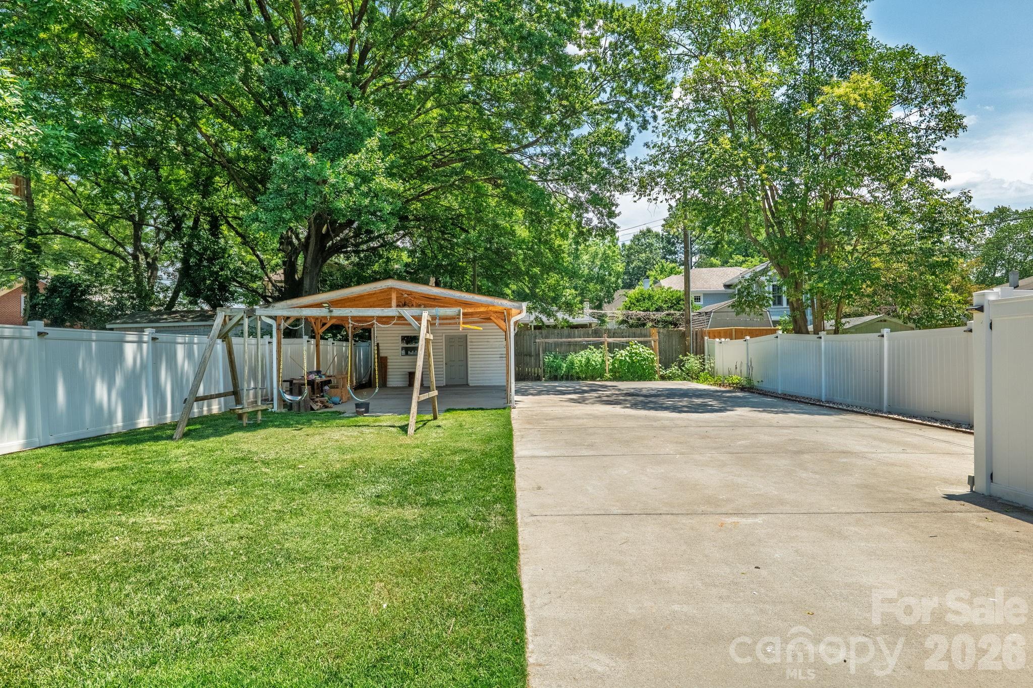 2113 Scott Avenue Property Photo 10