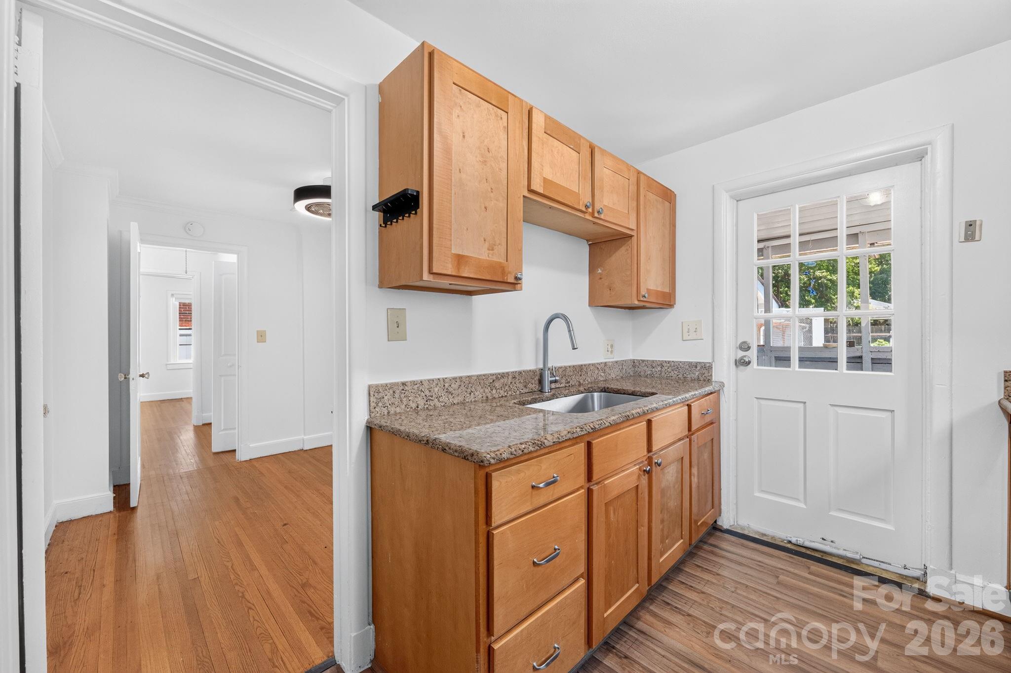 2113 Scott Avenue Property Photo 16