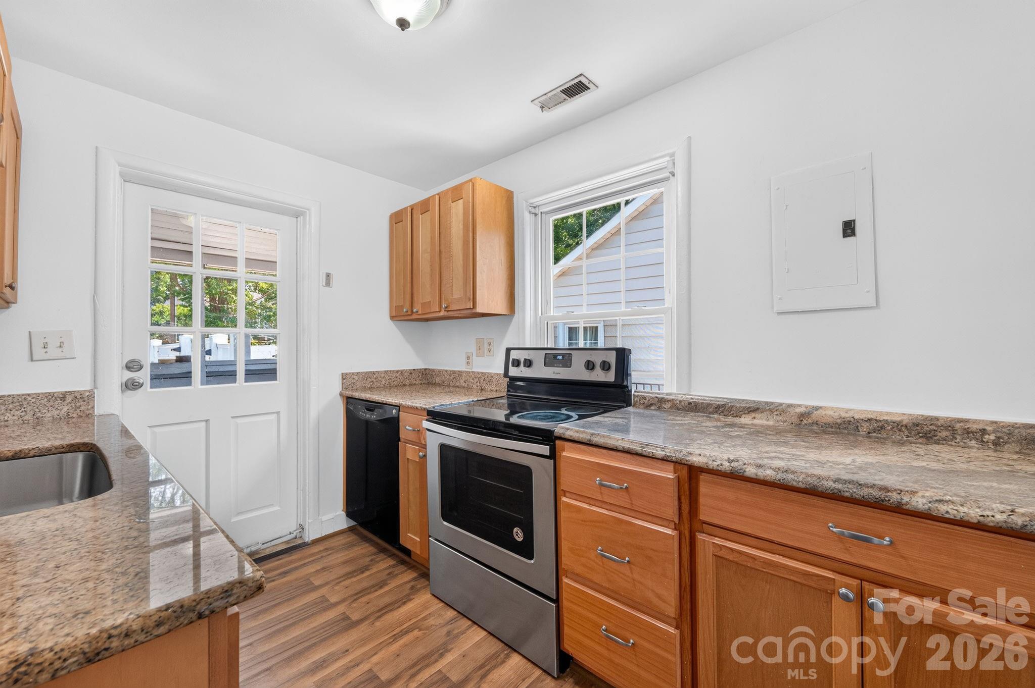 2113 Scott Avenue Property Photo 17