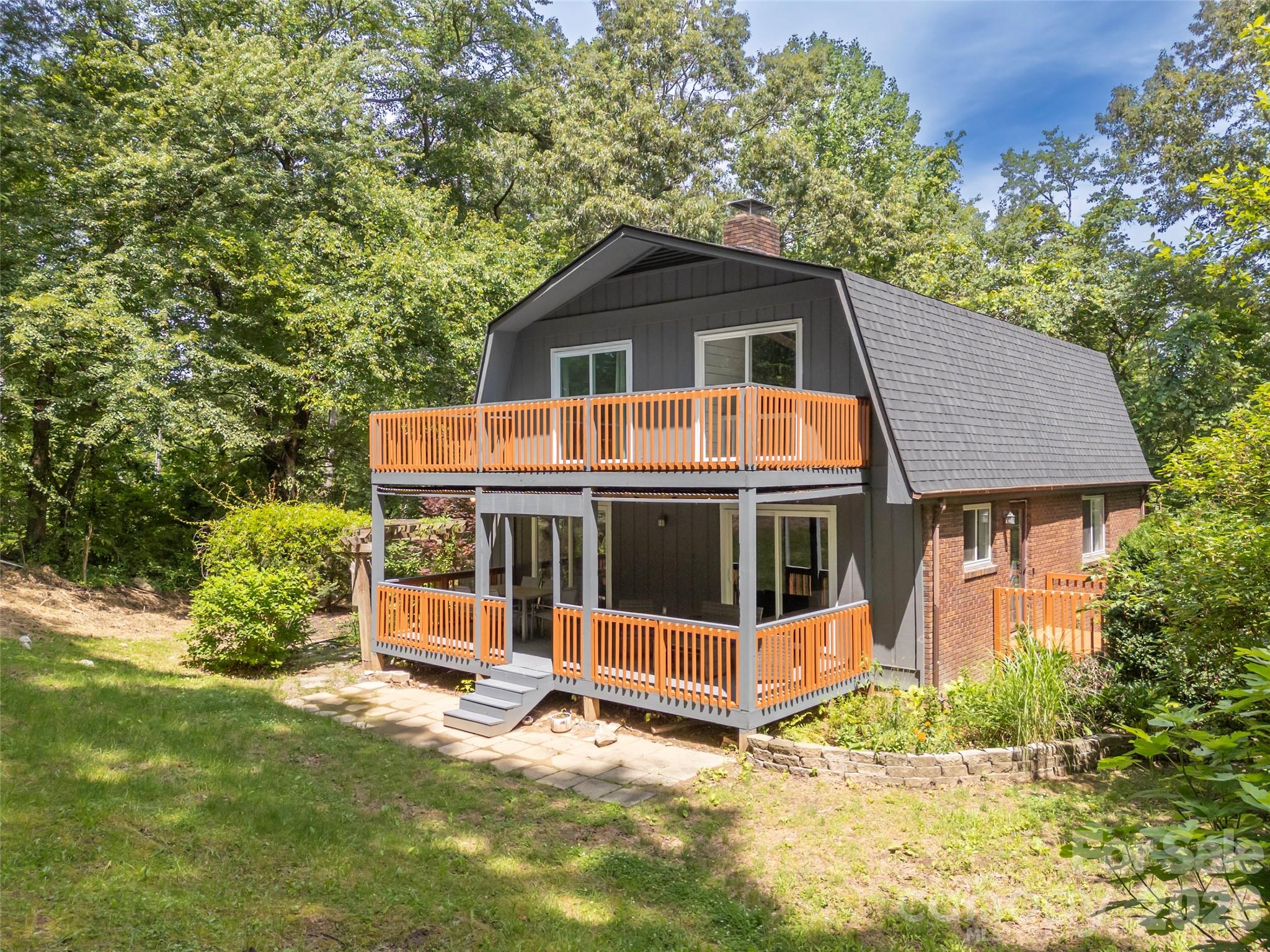 3276 Howard Gap Road Property Photo 4