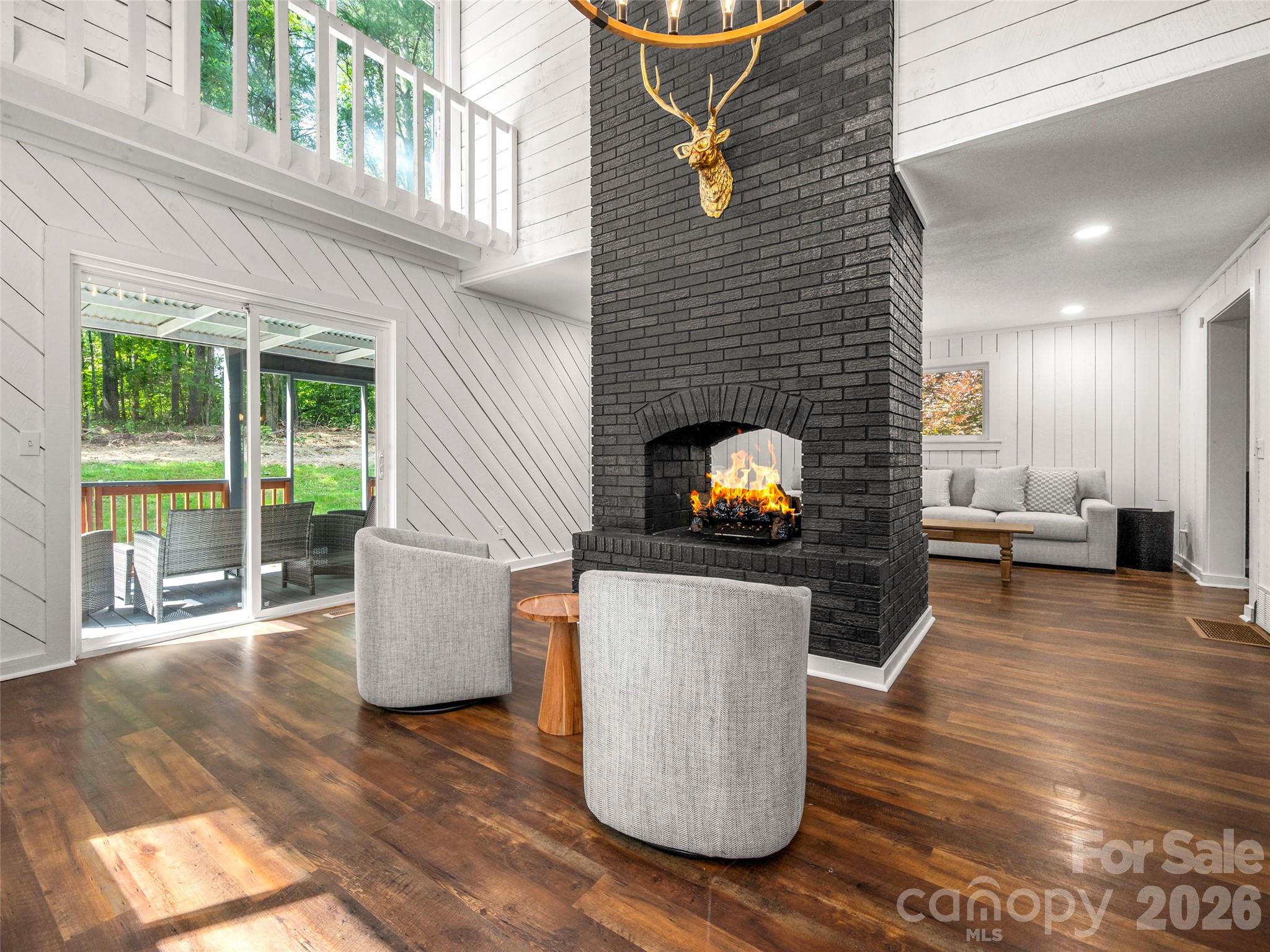 3276 Howard Gap Road Property Photo 6