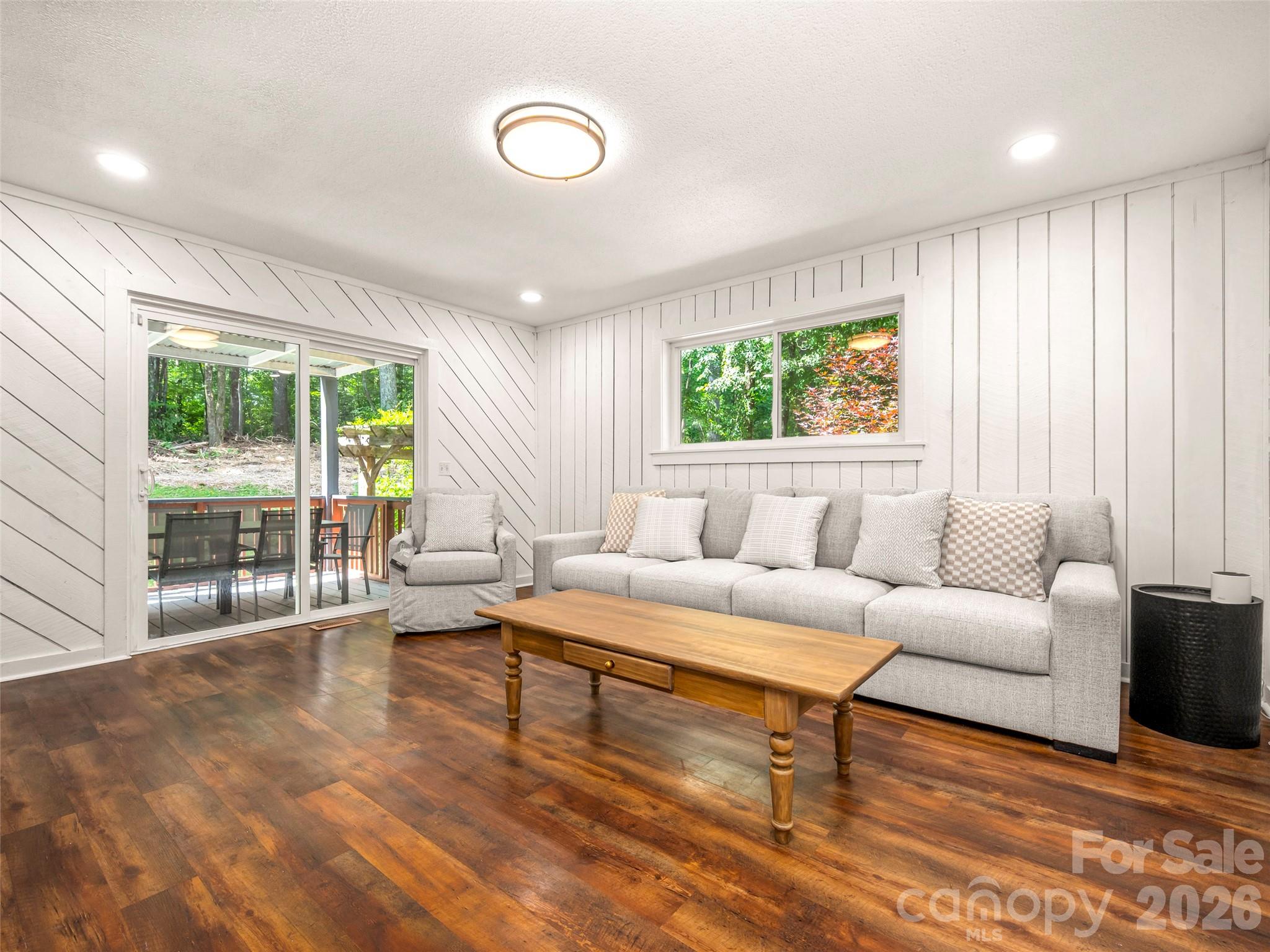 3276 Howard Gap Road Property Photo 8