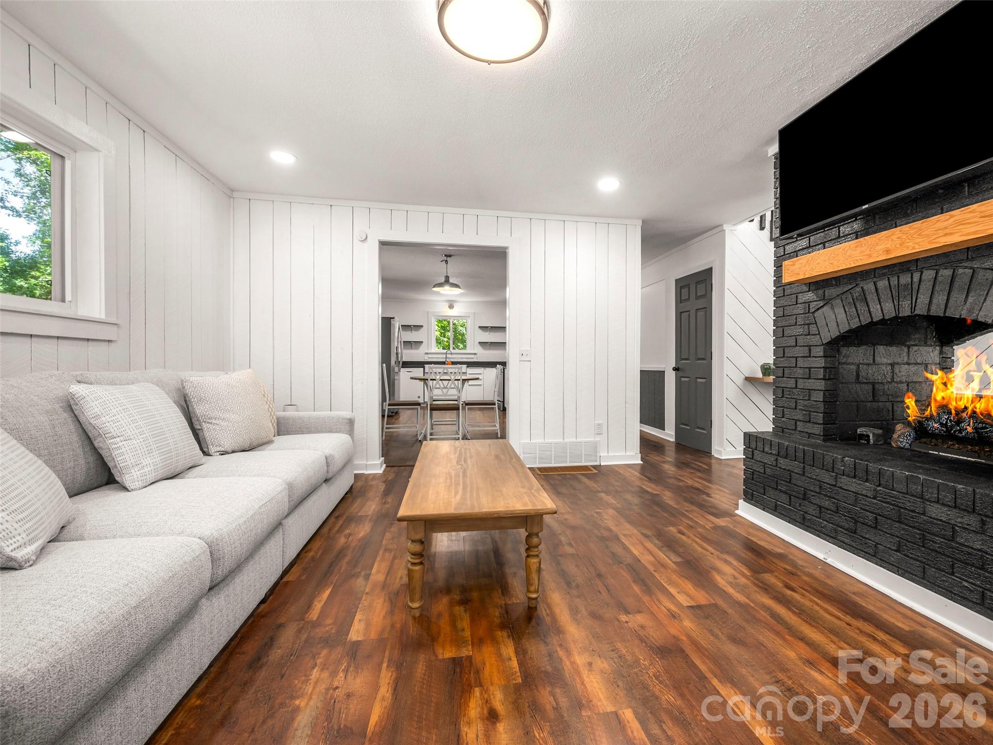 3276 Howard Gap Road Property Photo 9