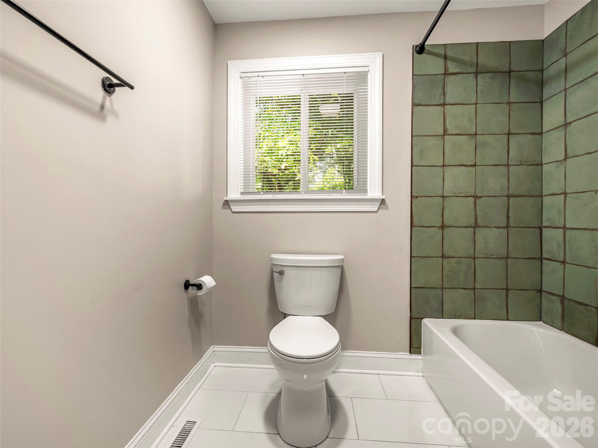 3276 Howard Gap Road Property Photo 27