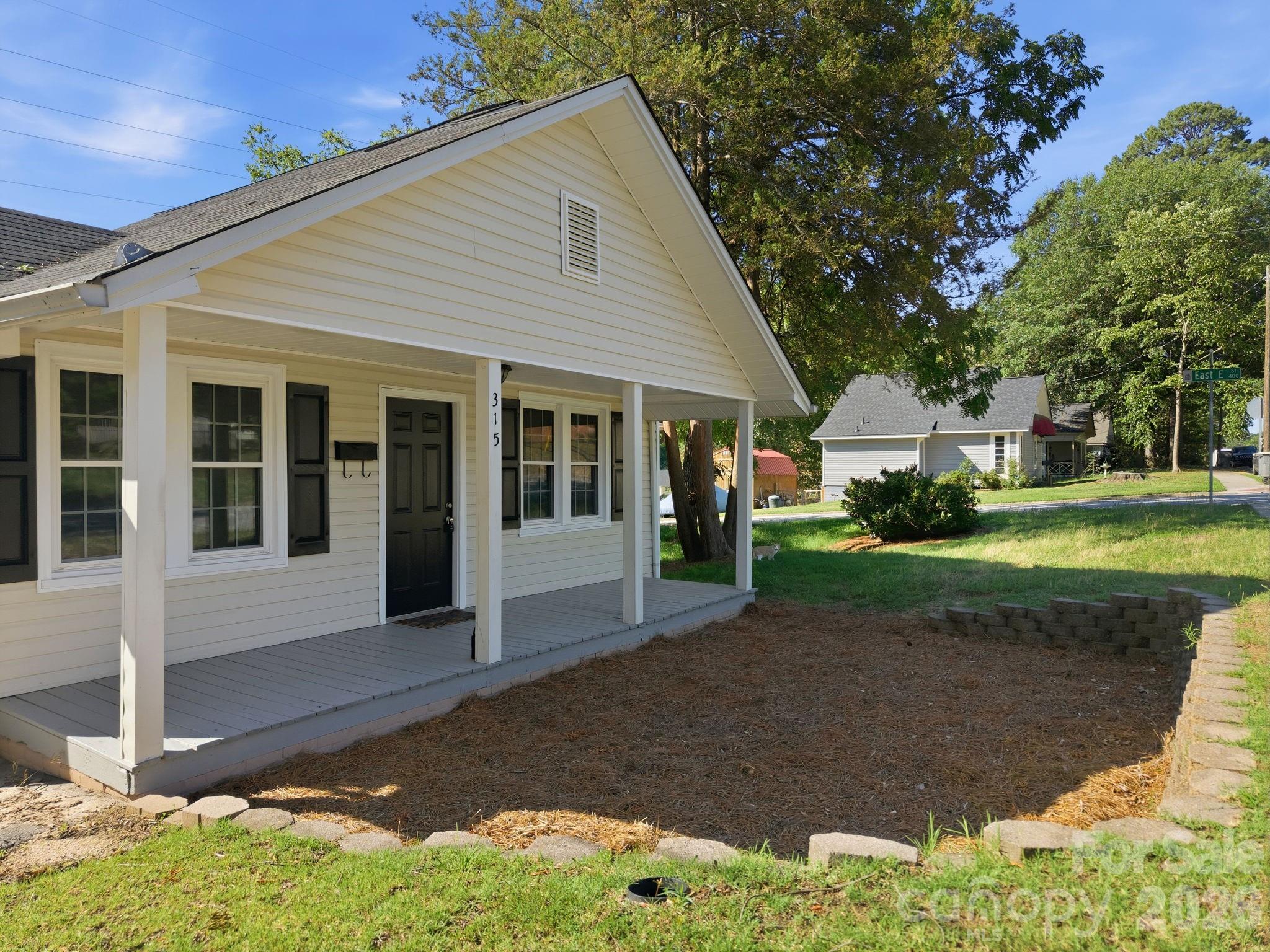 315 S Rose Avenue Property Photo 3