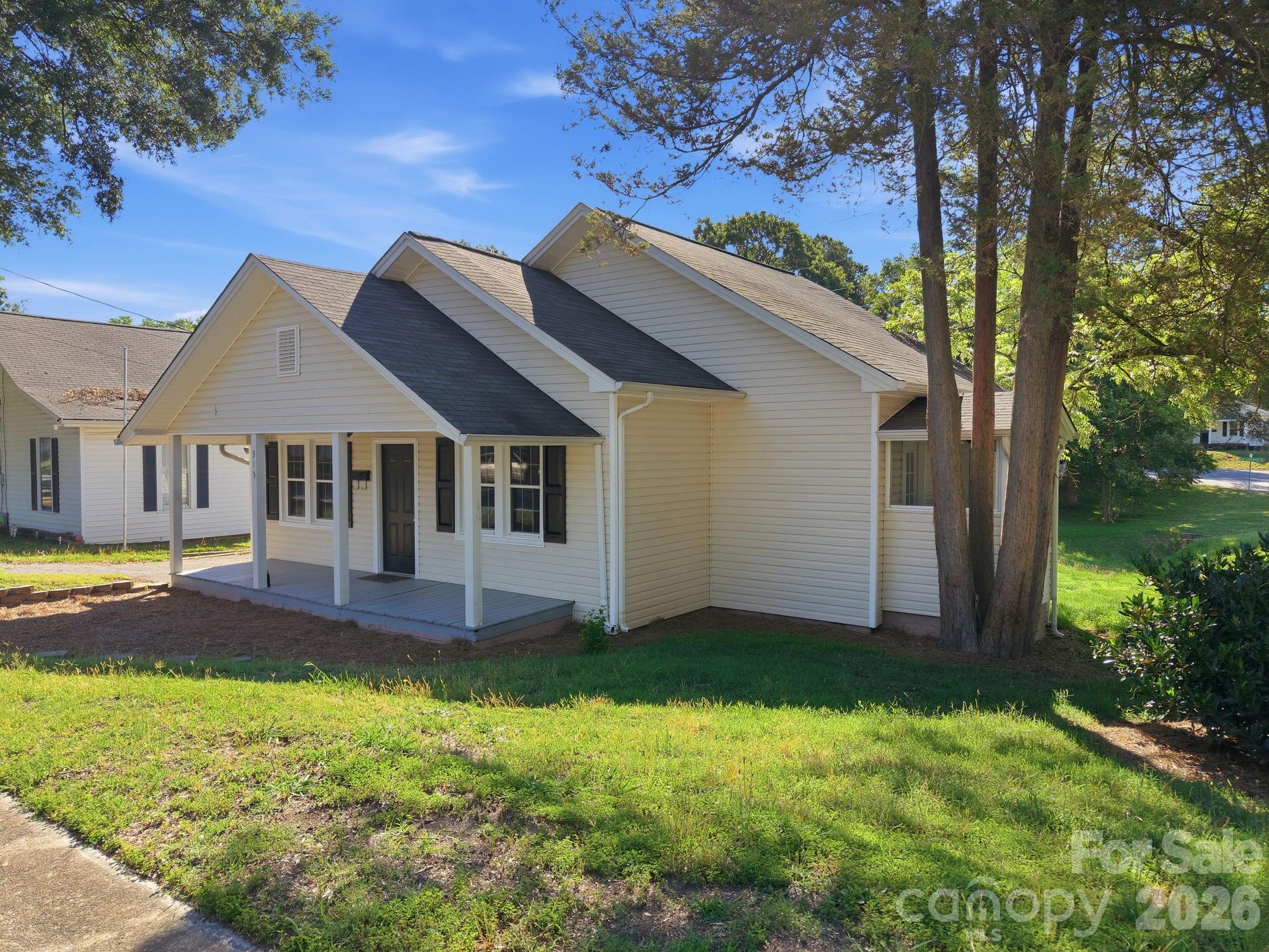 315 S Rose Avenue Property Photo 4