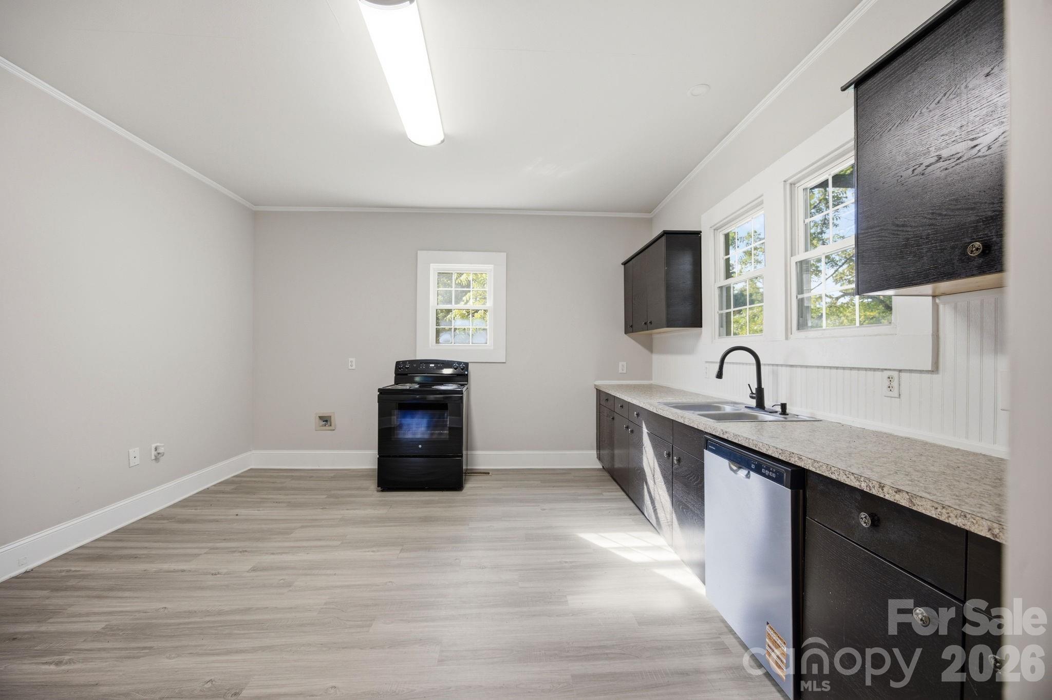 315 S Rose Avenue Property Photo 13