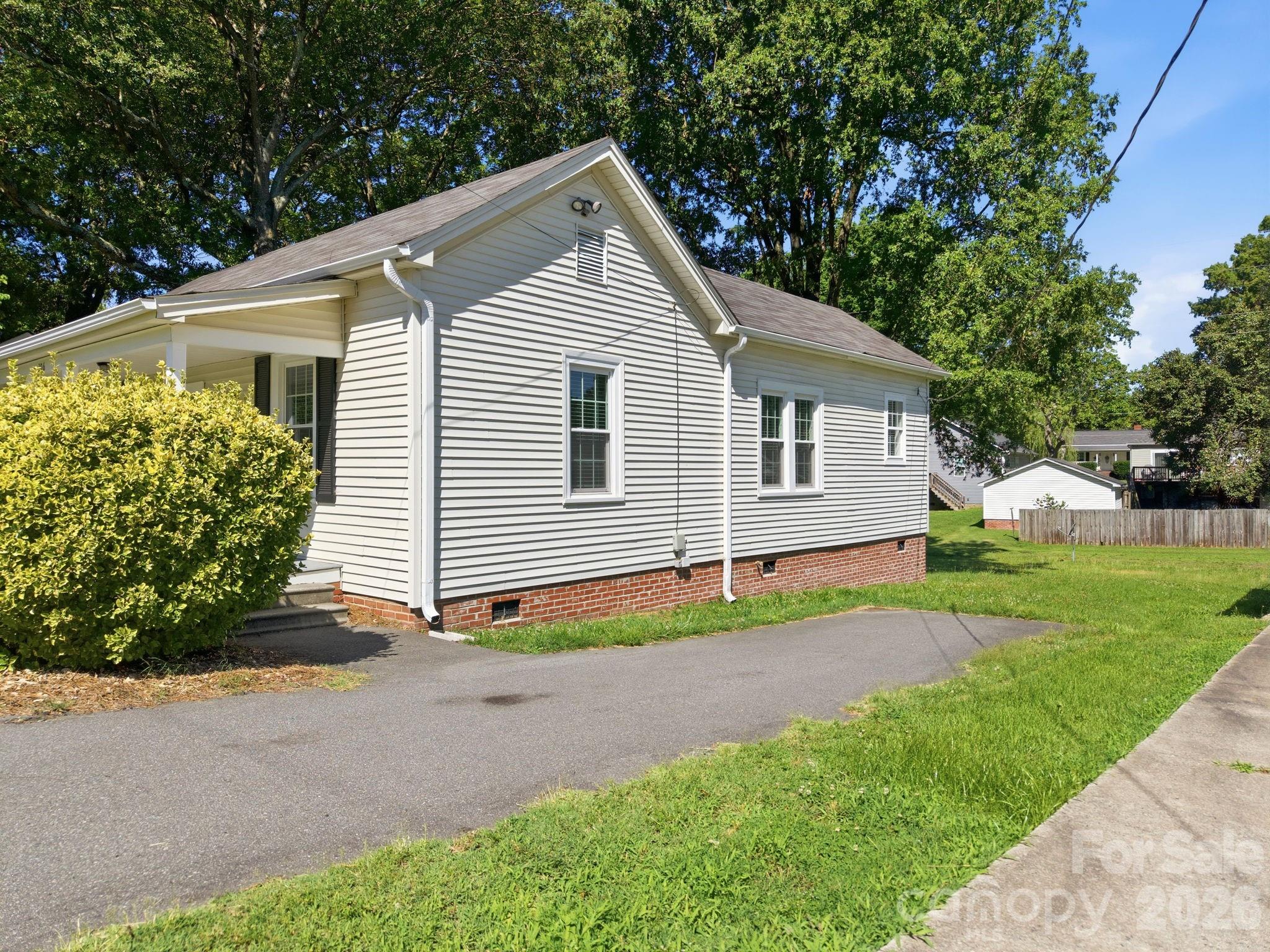 306 York Avenue Property Photo 3
