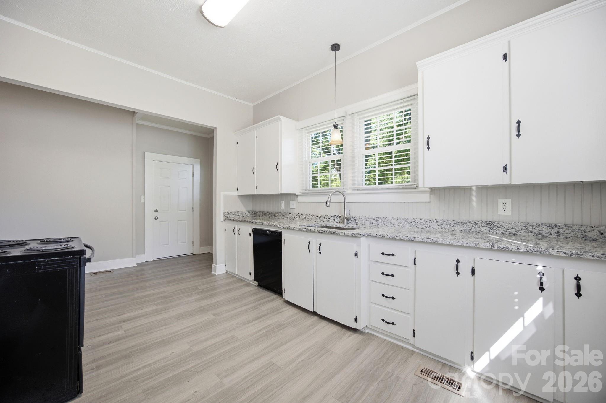 306 York Avenue Property Photo 14