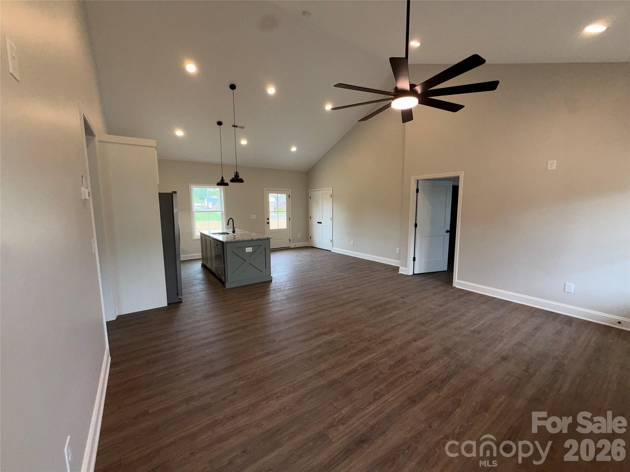 5096 Bloomfield Estates Property Photo 4