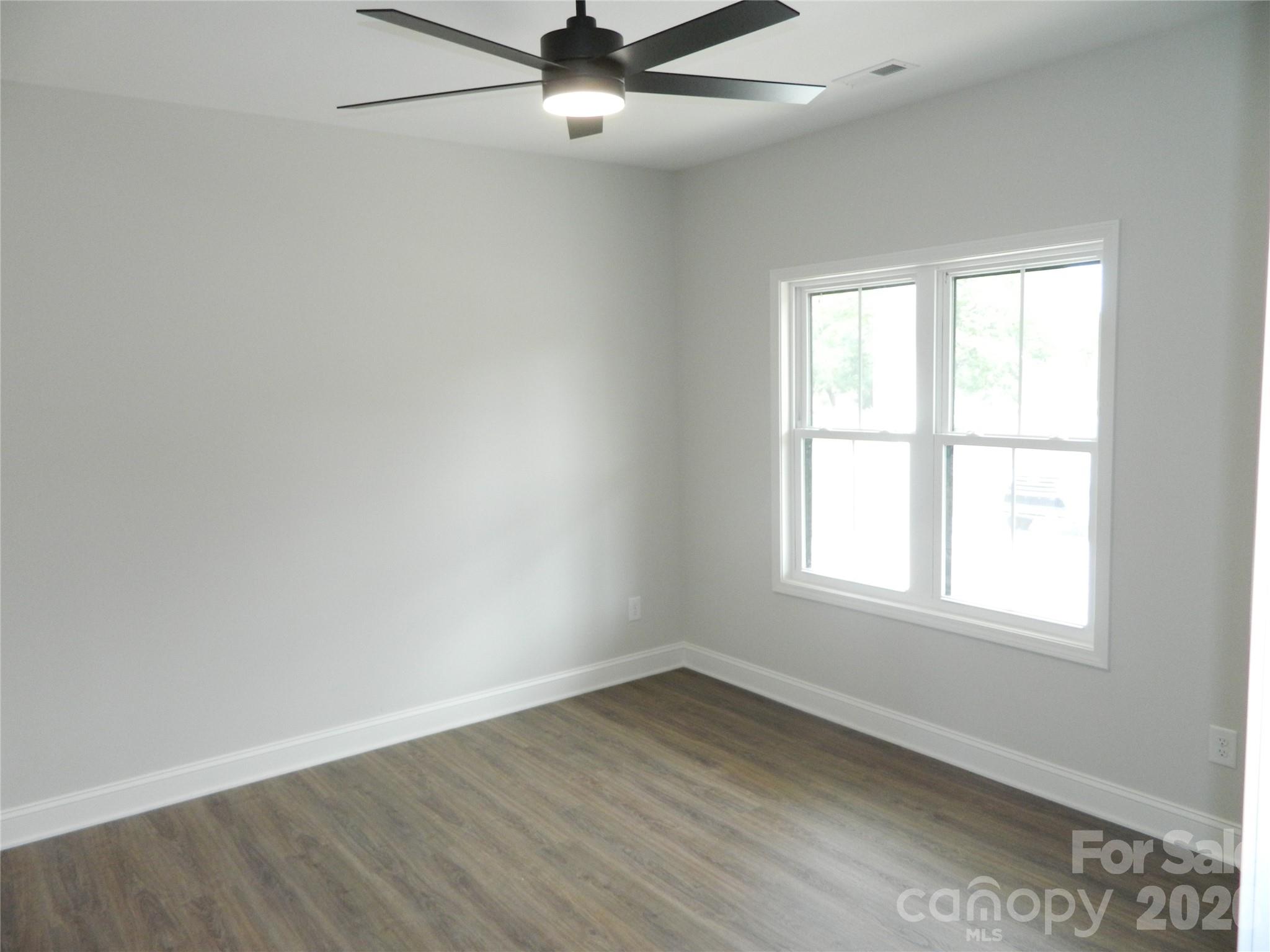 5096 Bloomfield Estates Property Photo 7