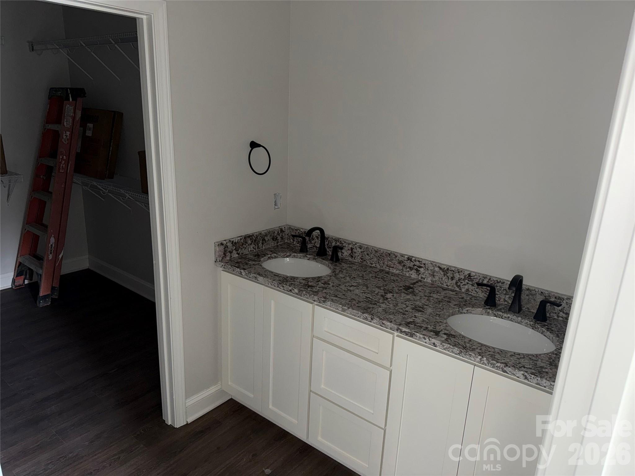 5096 Bloomfield Estates Property Photo 10