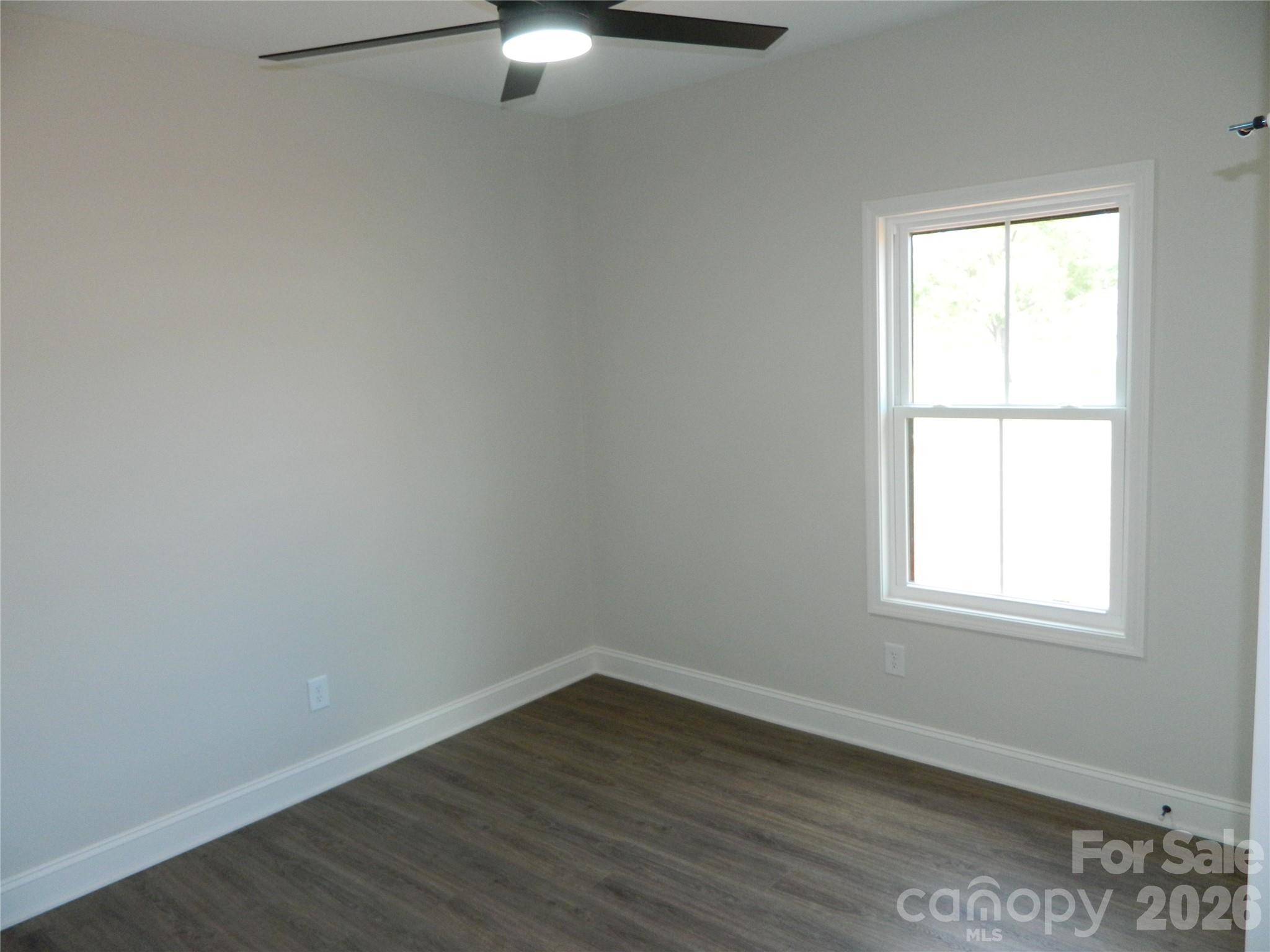 5096 Bloomfield Estates Property Photo 11