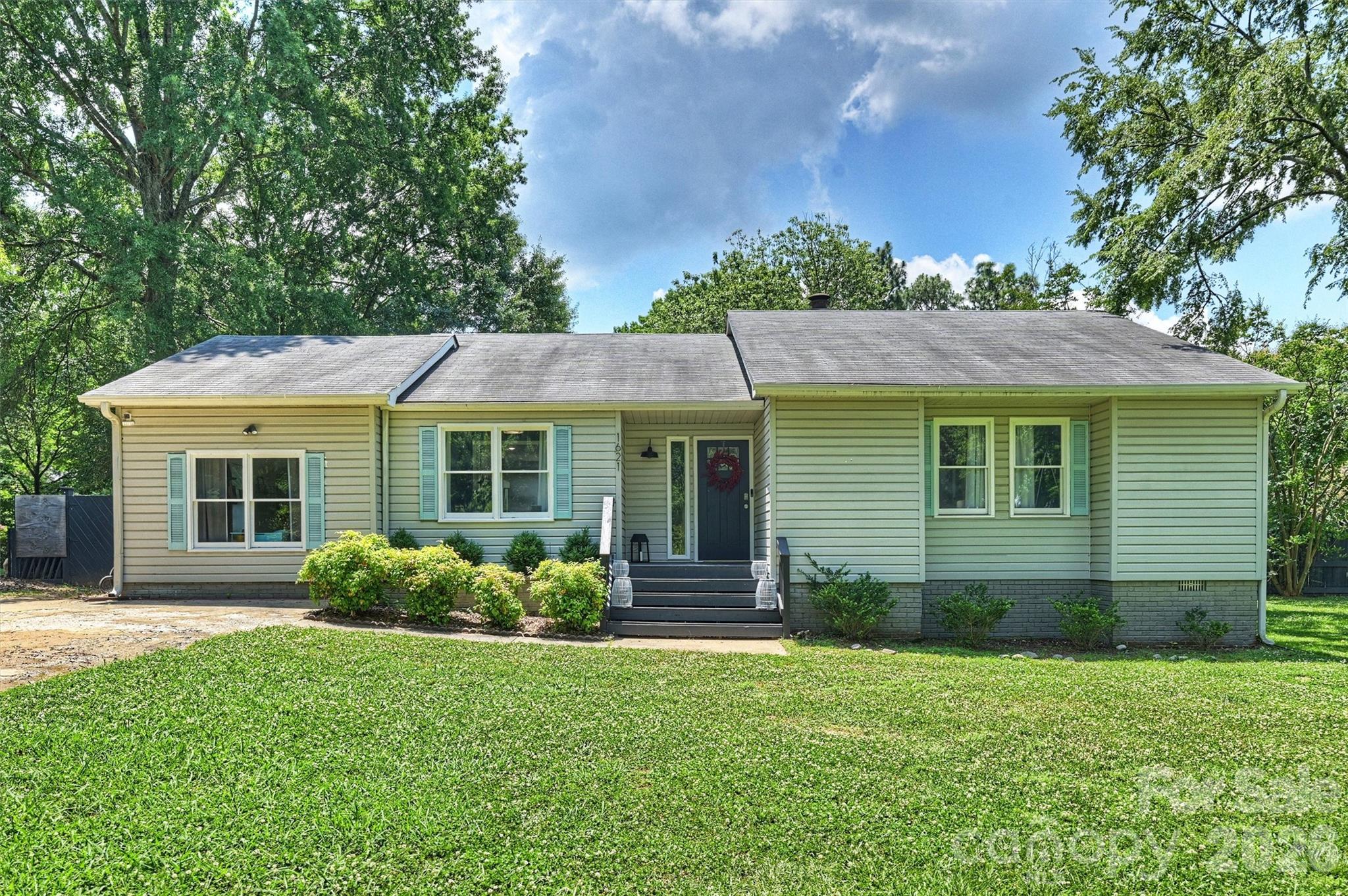 1621 Brook Drive Property Photo 1