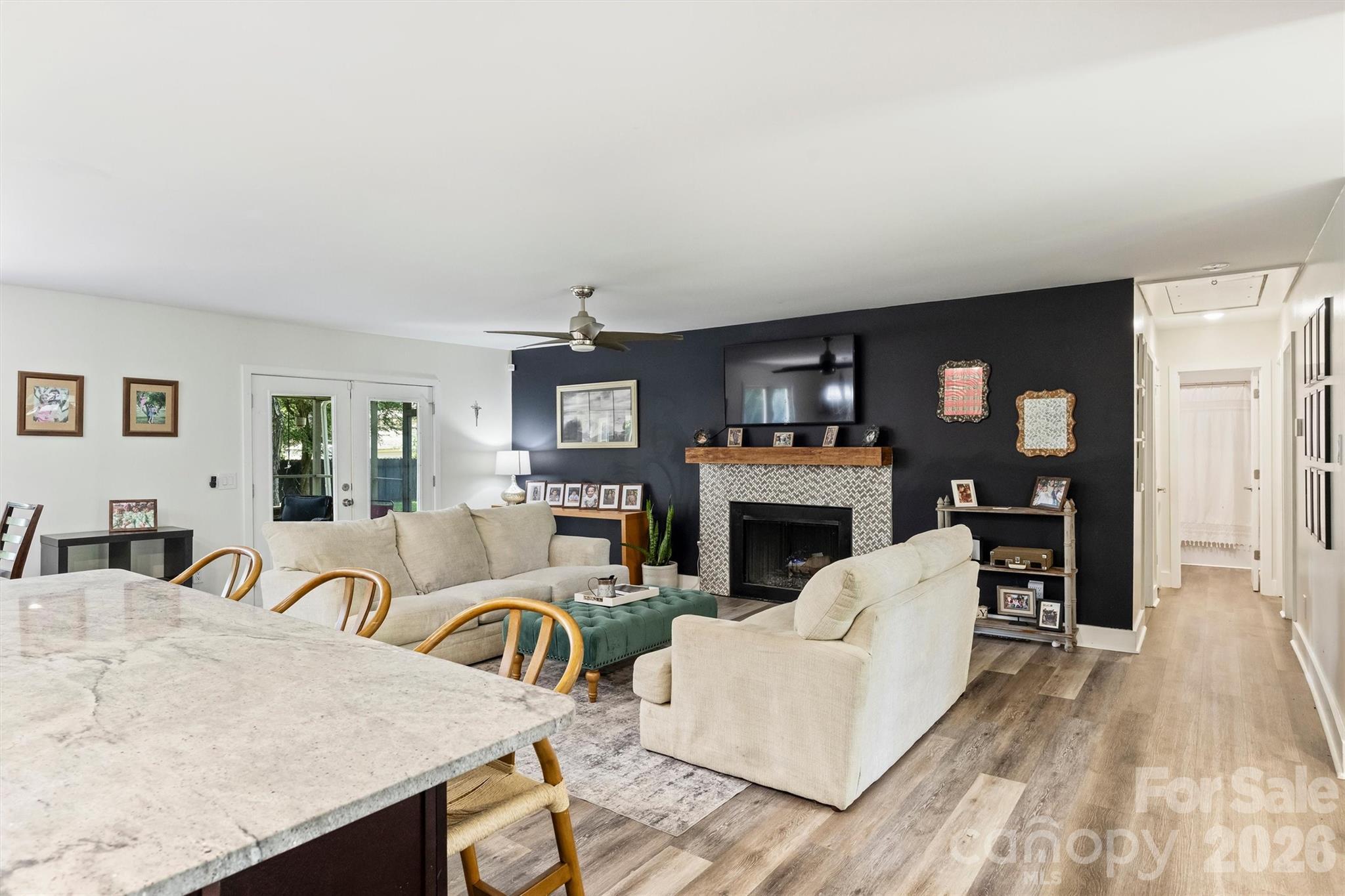 1621 Brook Drive Property Photo 4