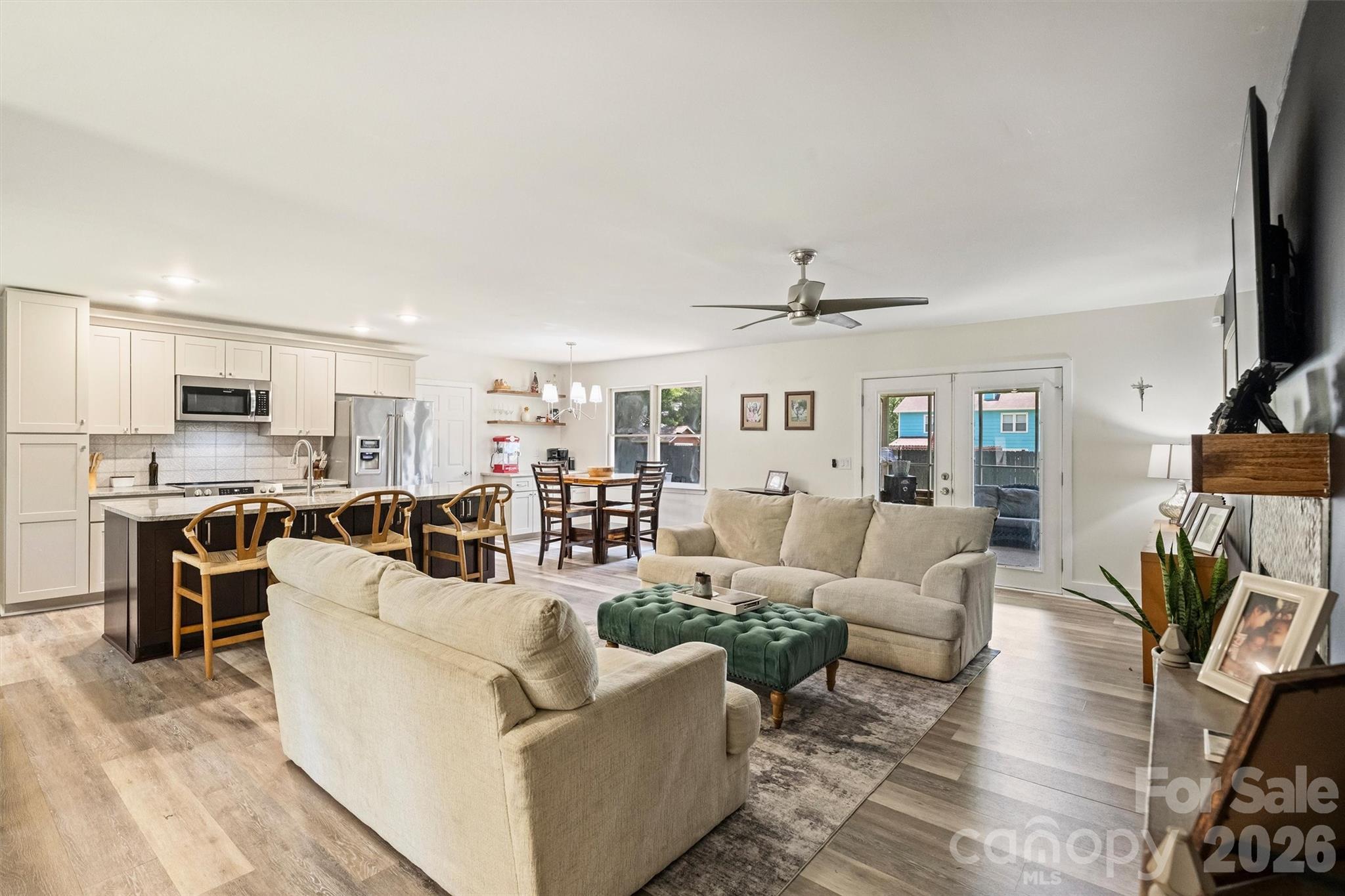 1621 Brook Drive Property Photo 8
