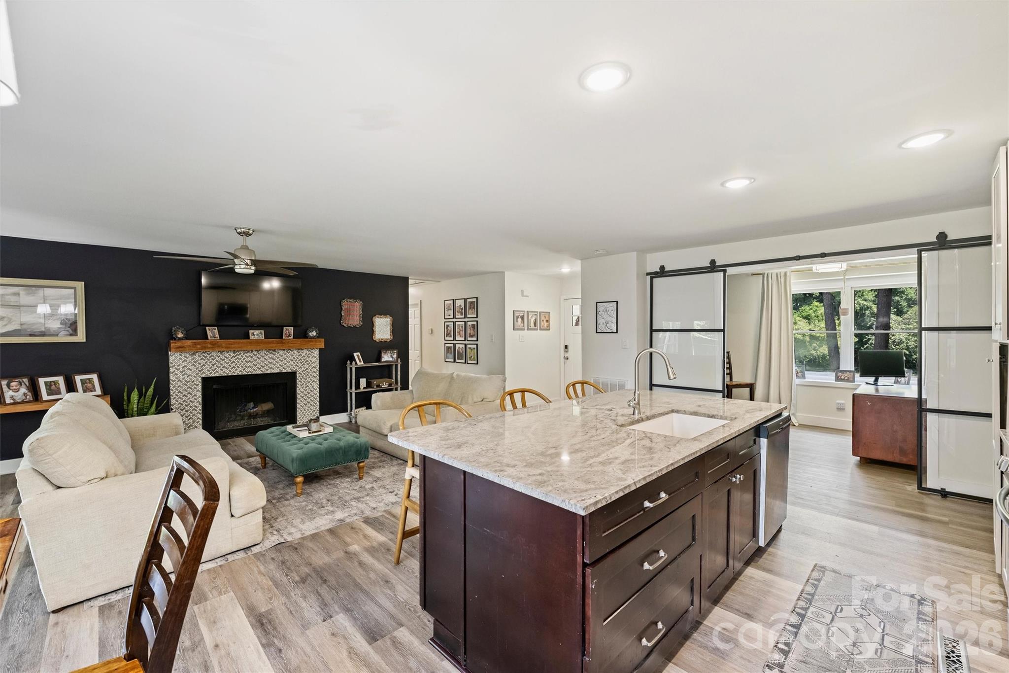 1621 Brook Drive Property Photo 12