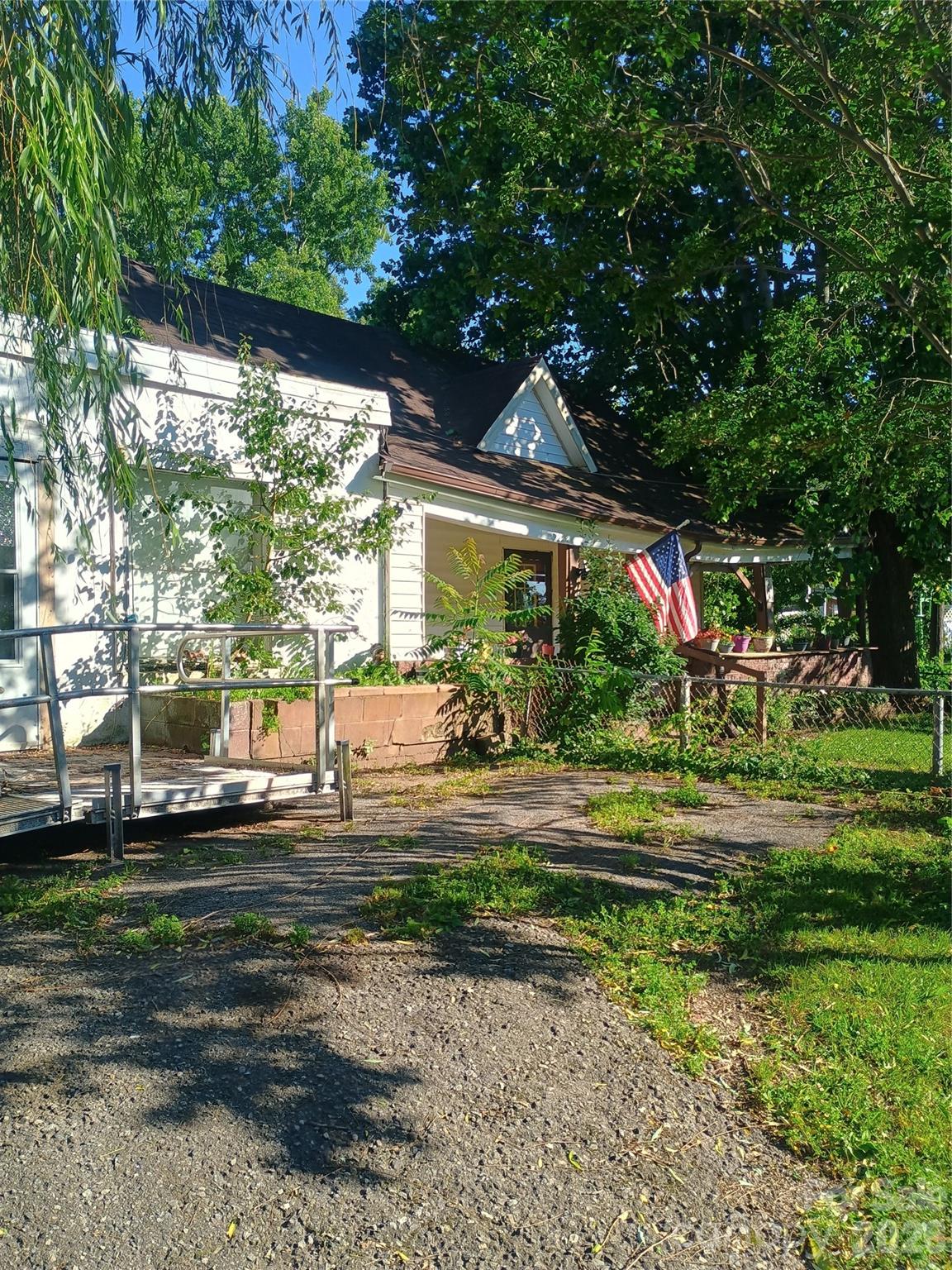 344 W Haywood Street Property Photo 6