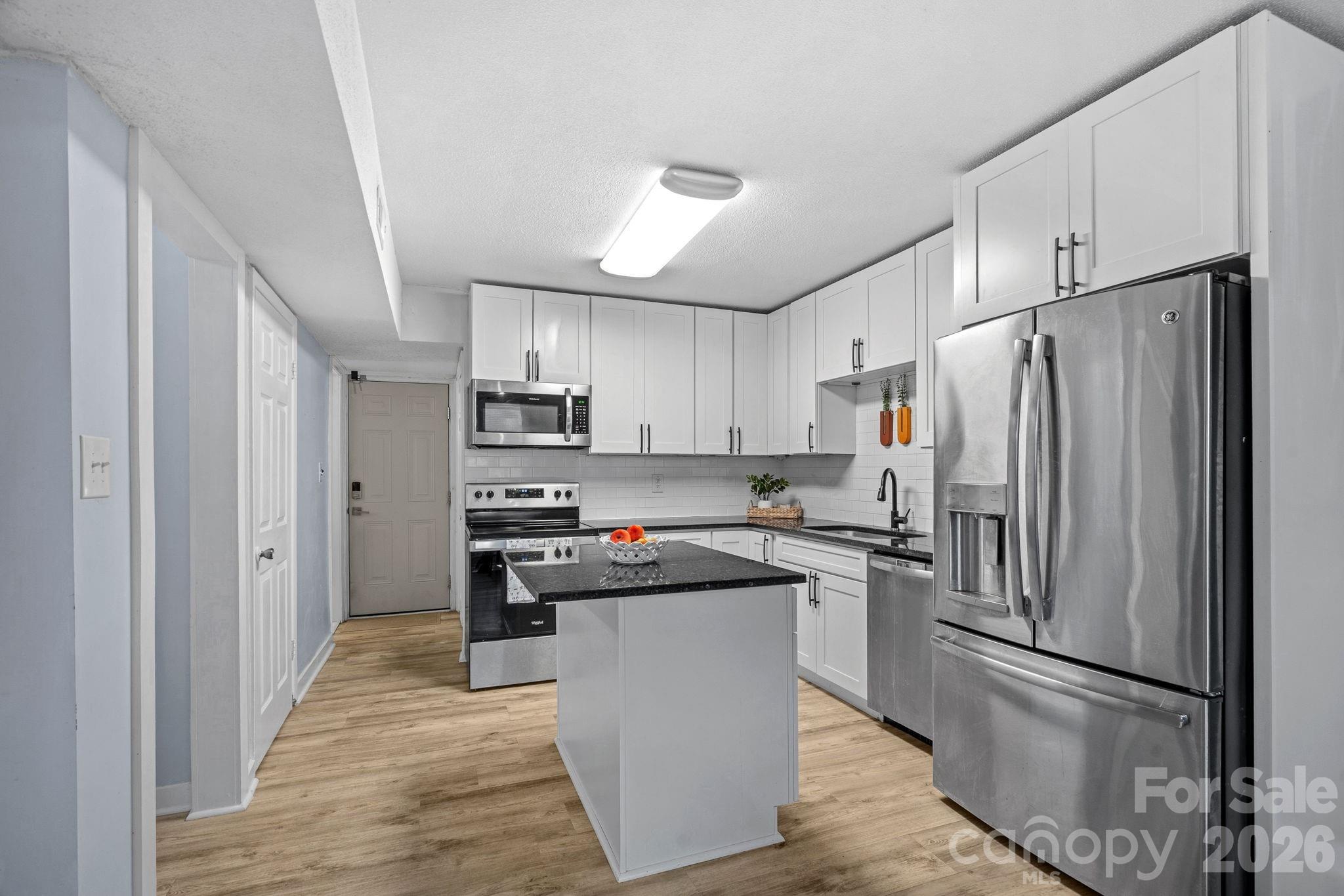 5662 Coulee Place Property Photo 6