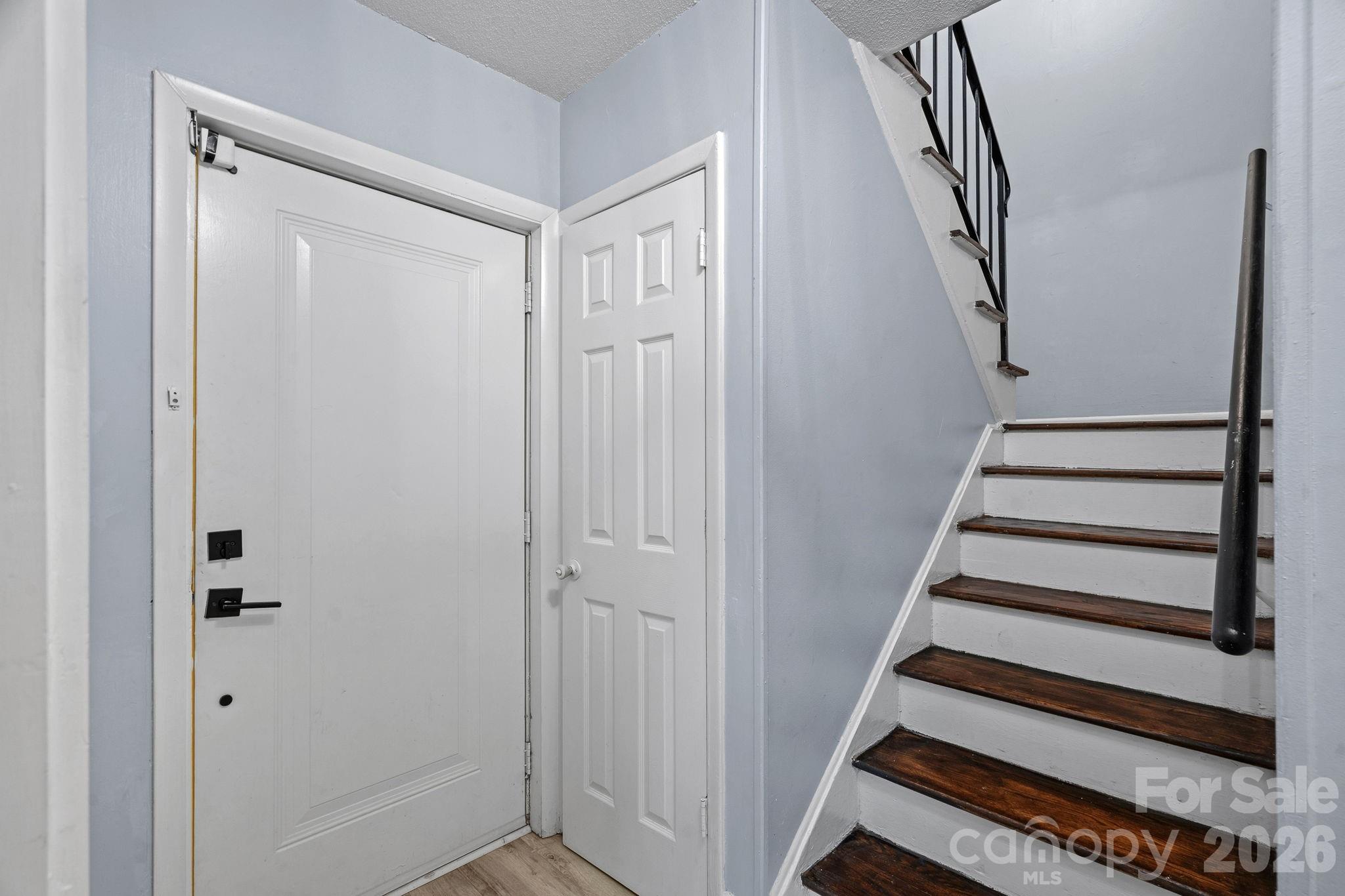 5662 Coulee Place Property Photo 10