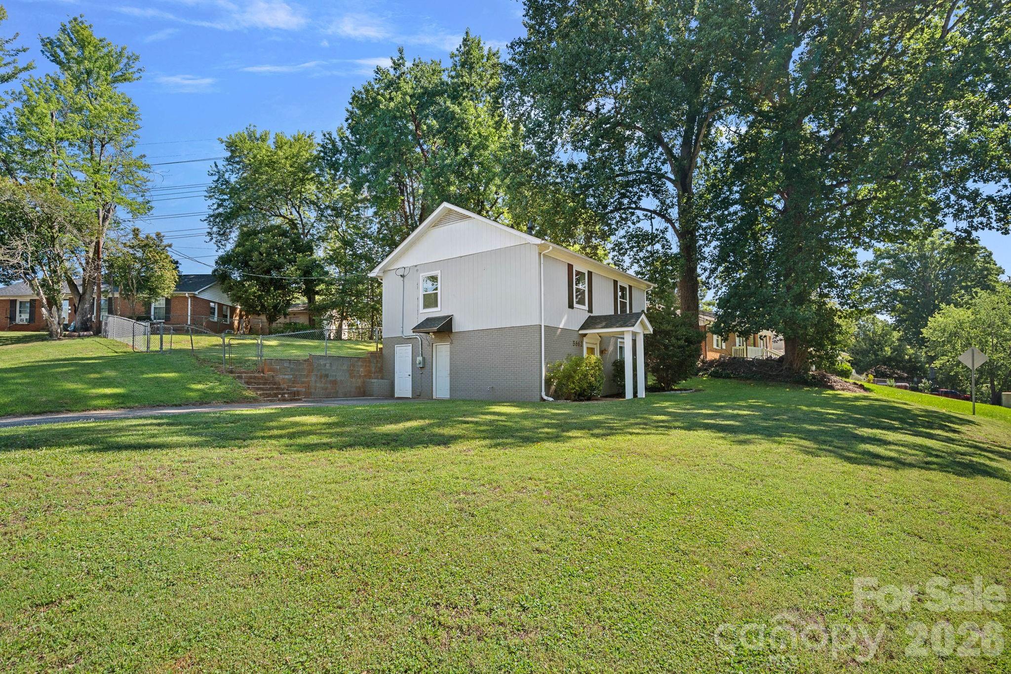 5662 Coulee Place Property Photo 15