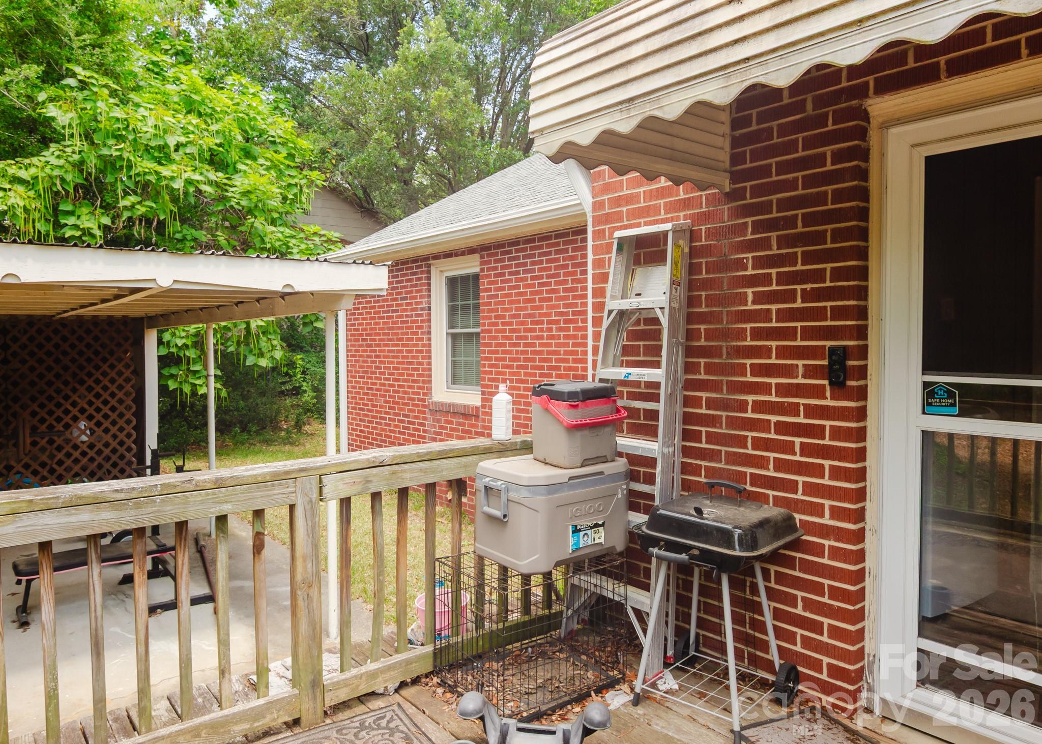 303 Myrtle Avenue Property Photo 3