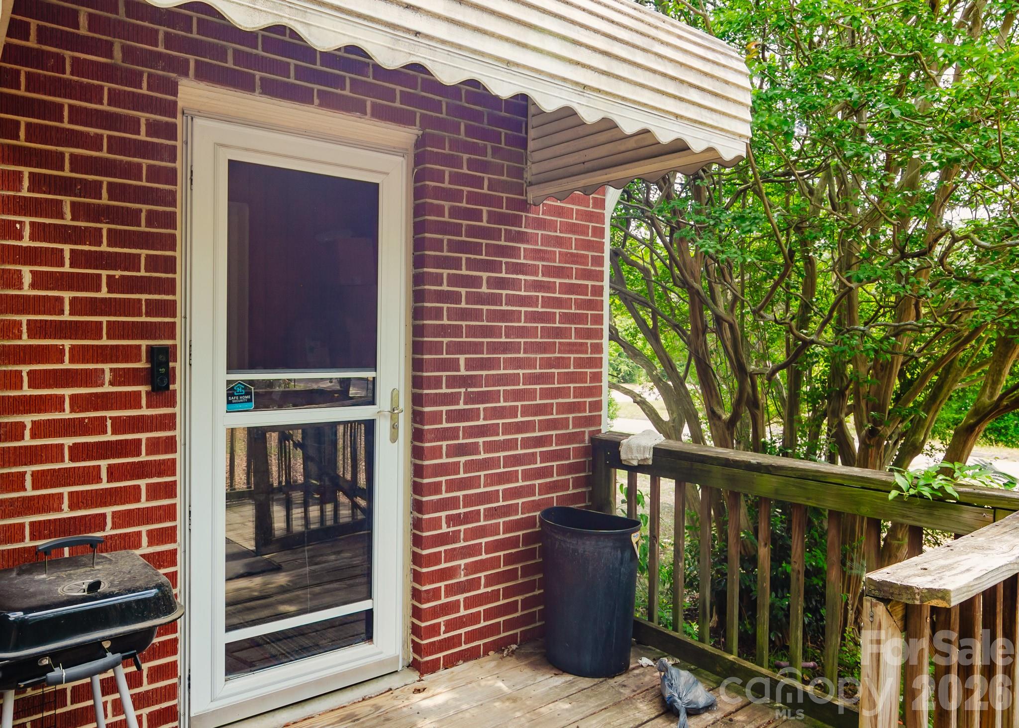 303 Myrtle Avenue Property Photo 4