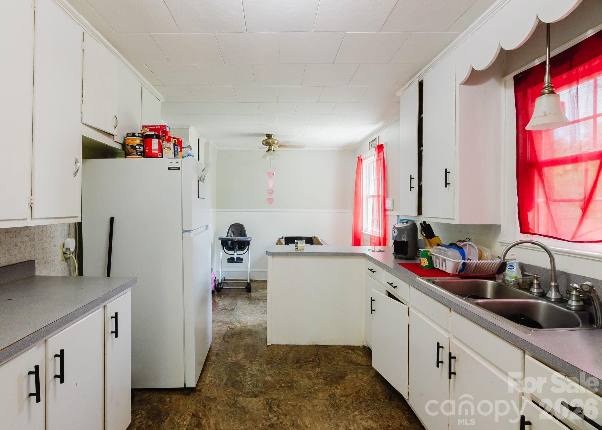 303 Myrtle Avenue Property Photo 5