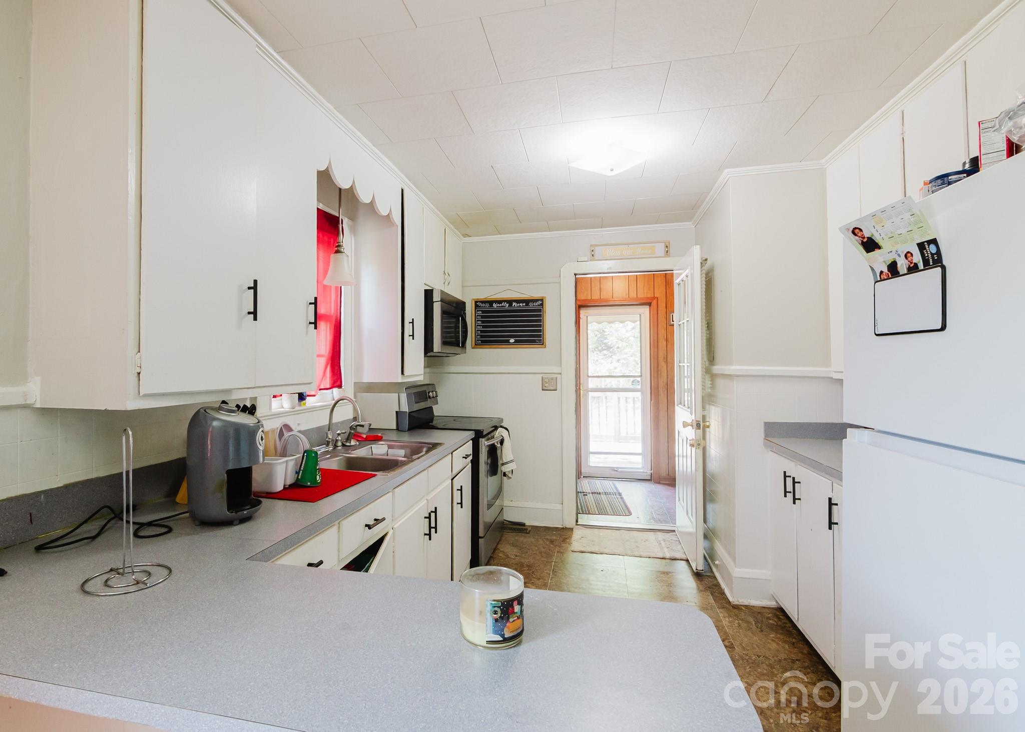 303 Myrtle Avenue Property Photo 6