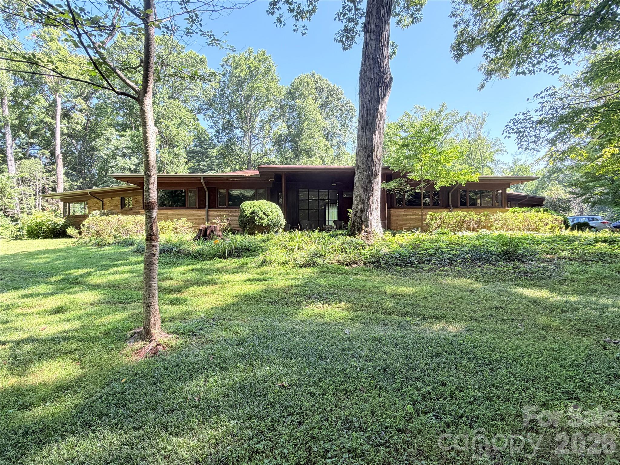 800 W 7th Street Property Photo 1