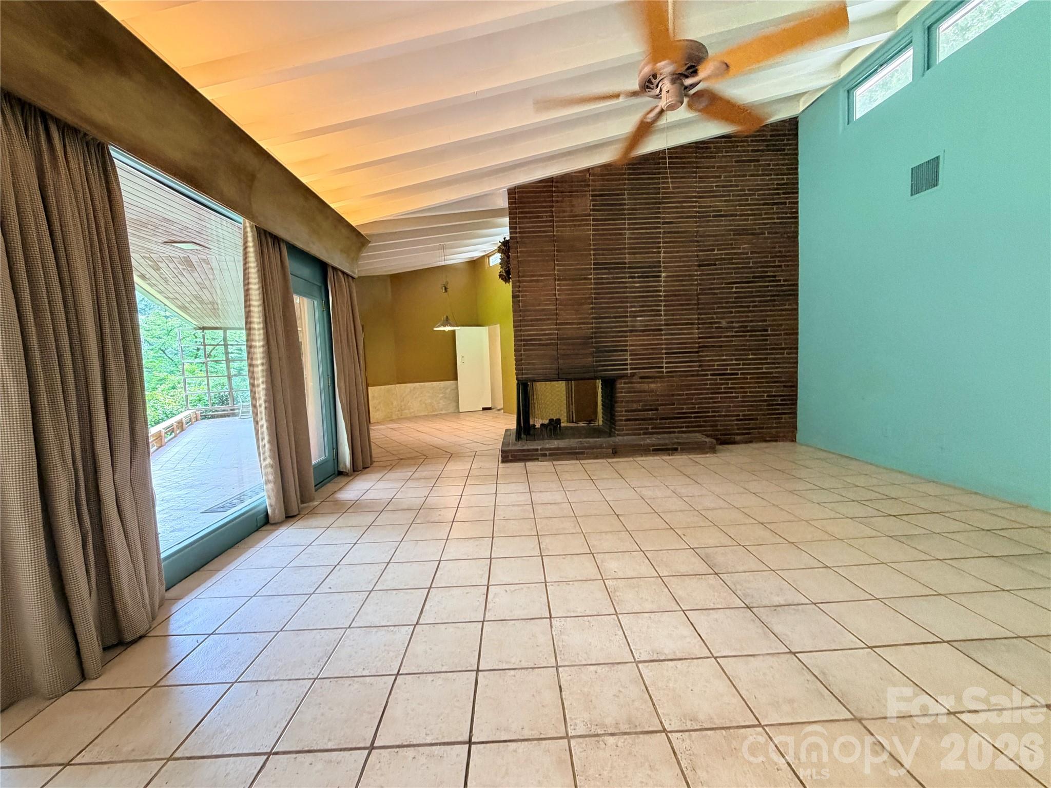800 W 7th Street Property Photo 18