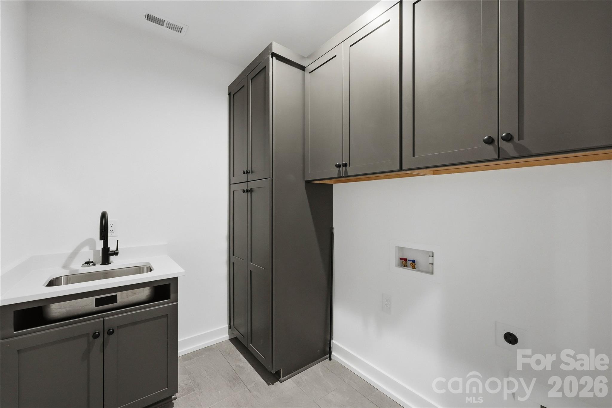 2621 Springway Drive Property Photo 21