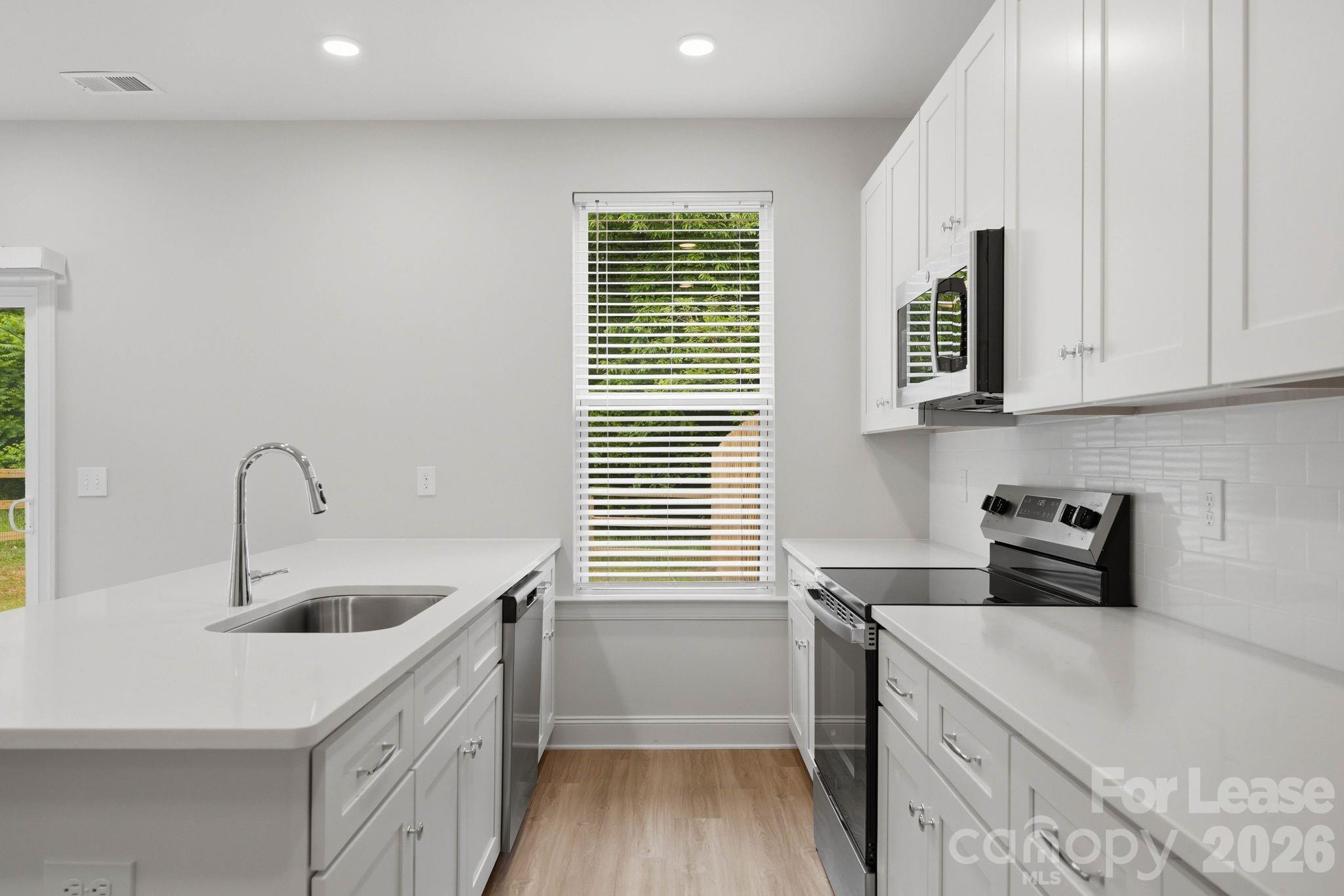 645 Brookwood Street A Property Photo 7