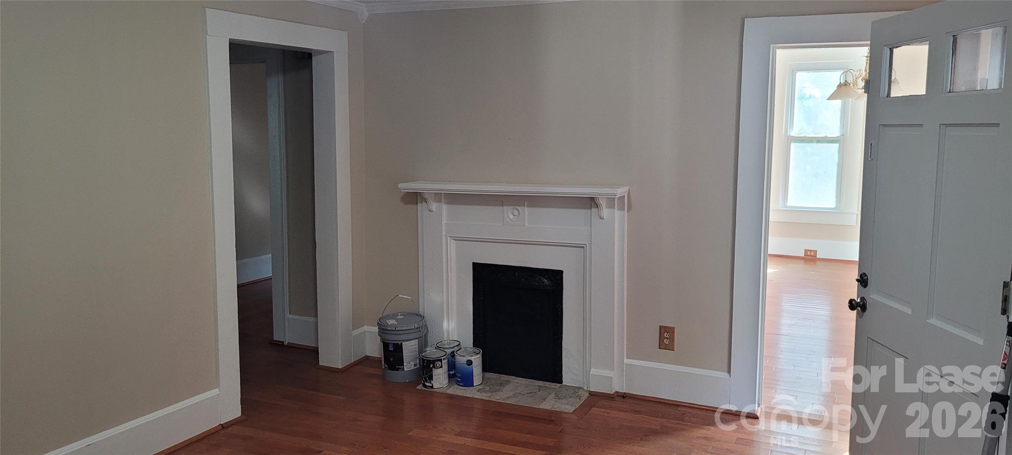 212 E Bell Street Property Photo 4