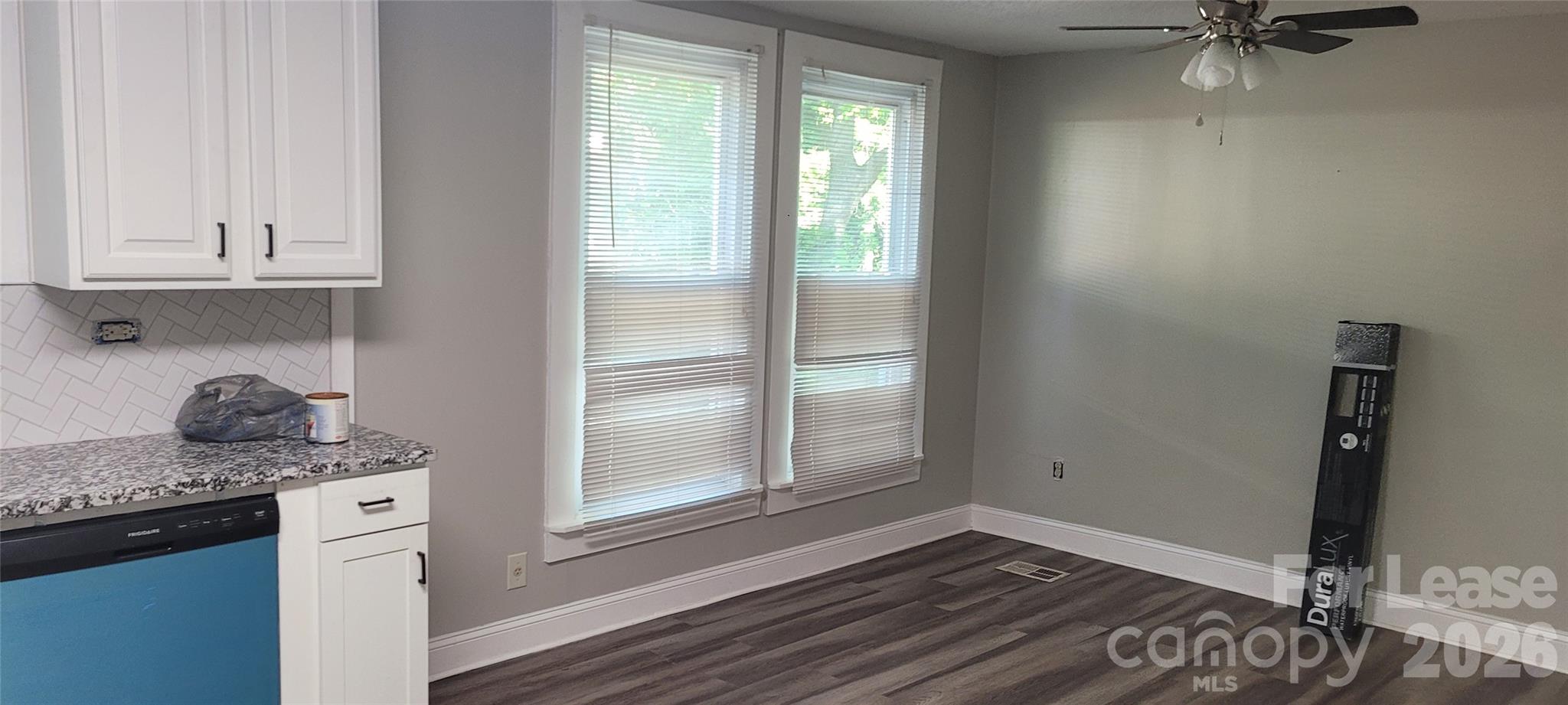 212 E Bell Street Property Photo 6