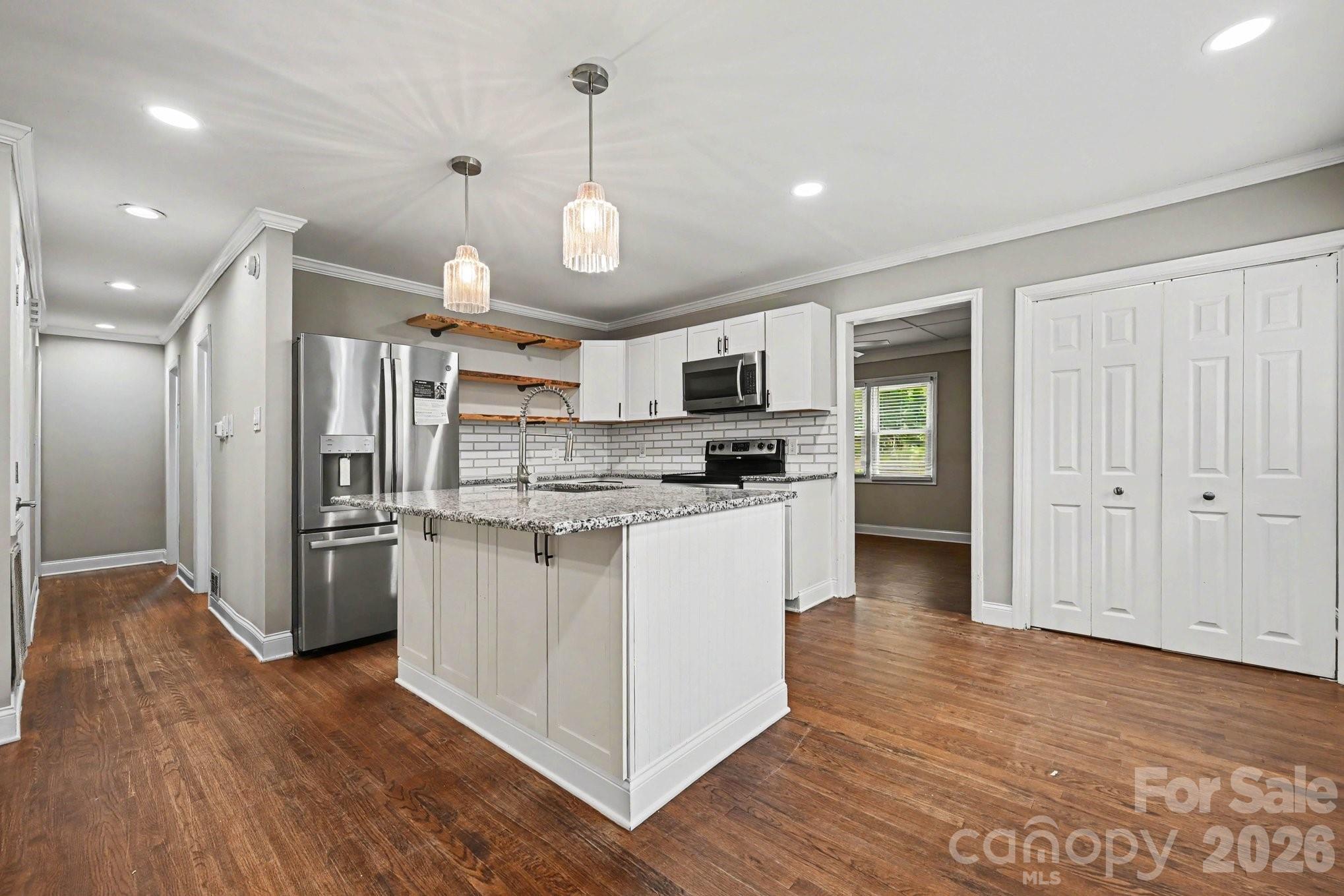 1126 Claremont Road Property Photo 5