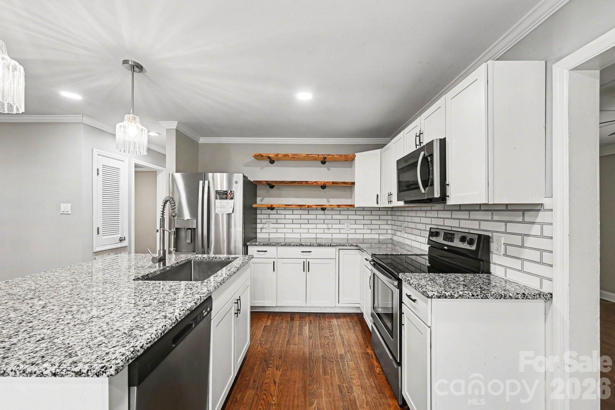 1126 Claremont Road Property Photo 6