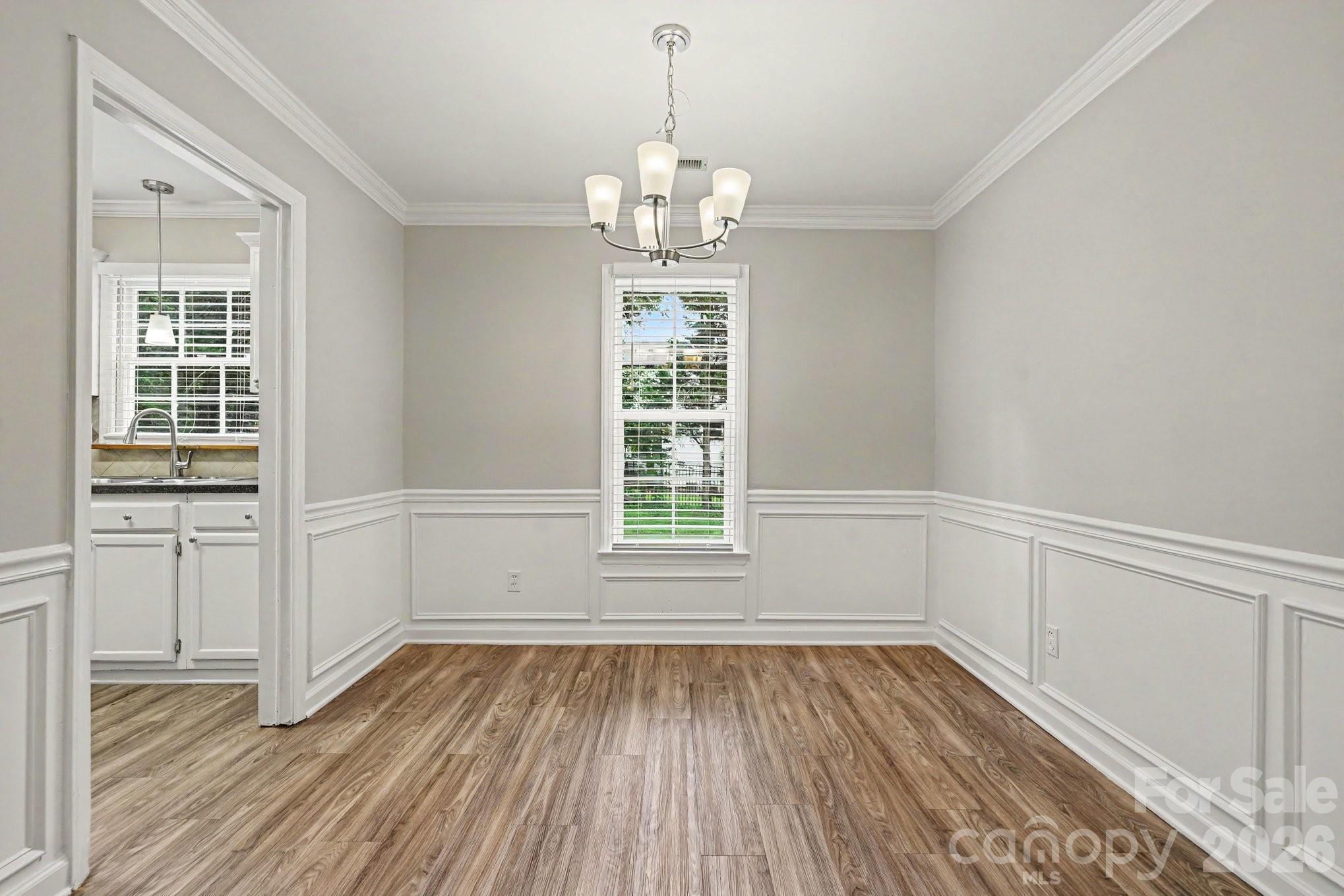 8904 Brown Oak Court Property Photo 4