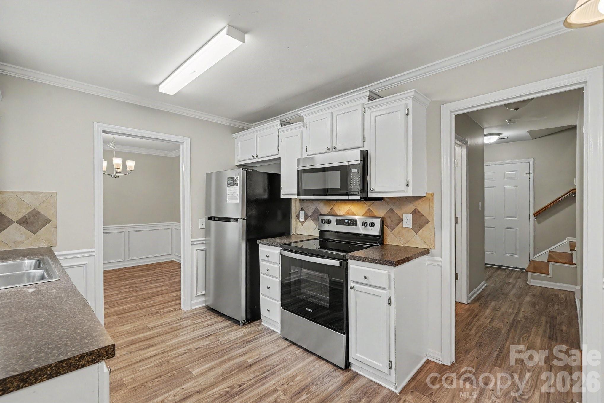 8904 Brown Oak Court Property Photo 6