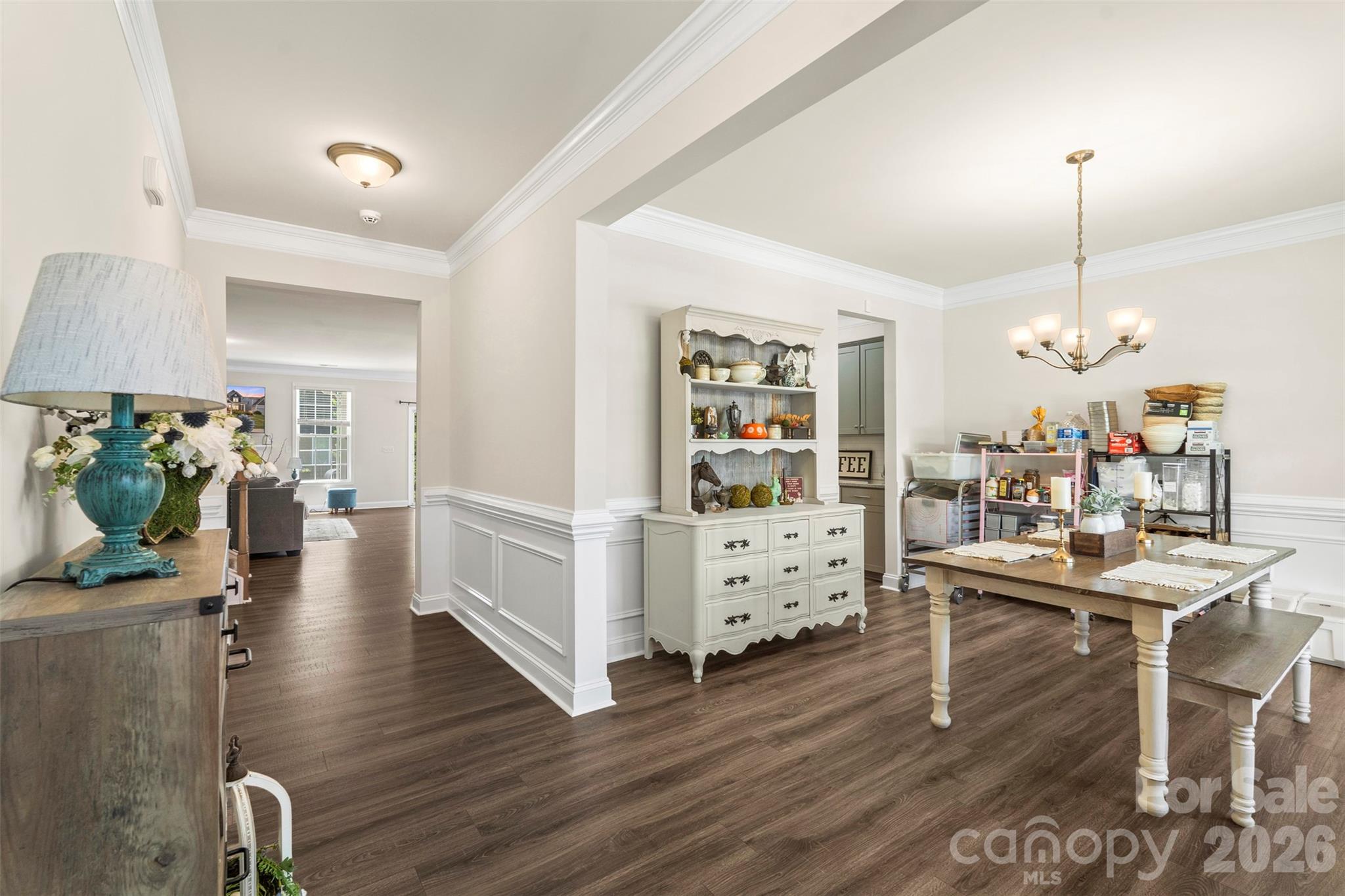 1016 Arbury Way Property Photo 4