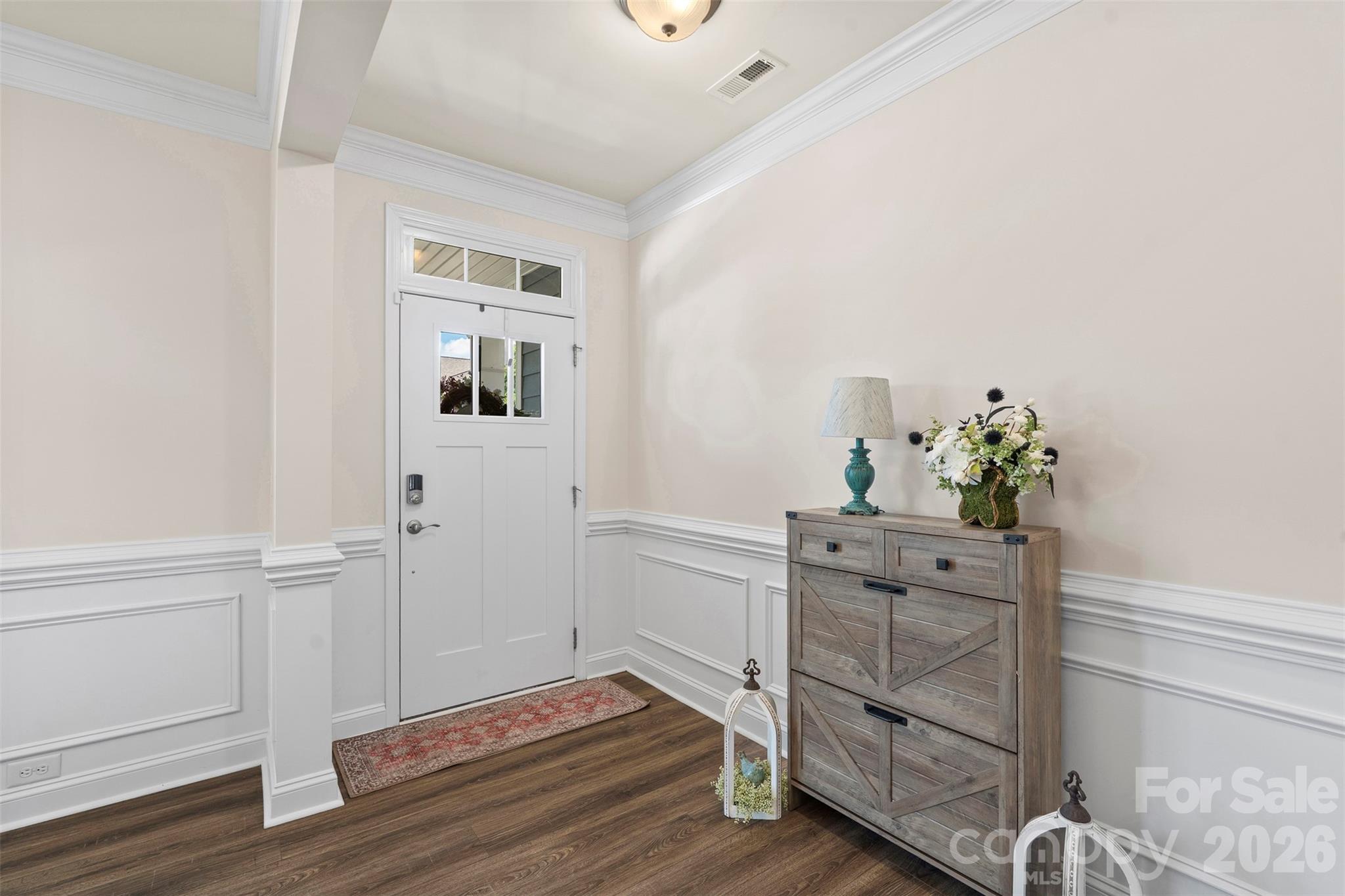 1016 Arbury Way Property Photo 5