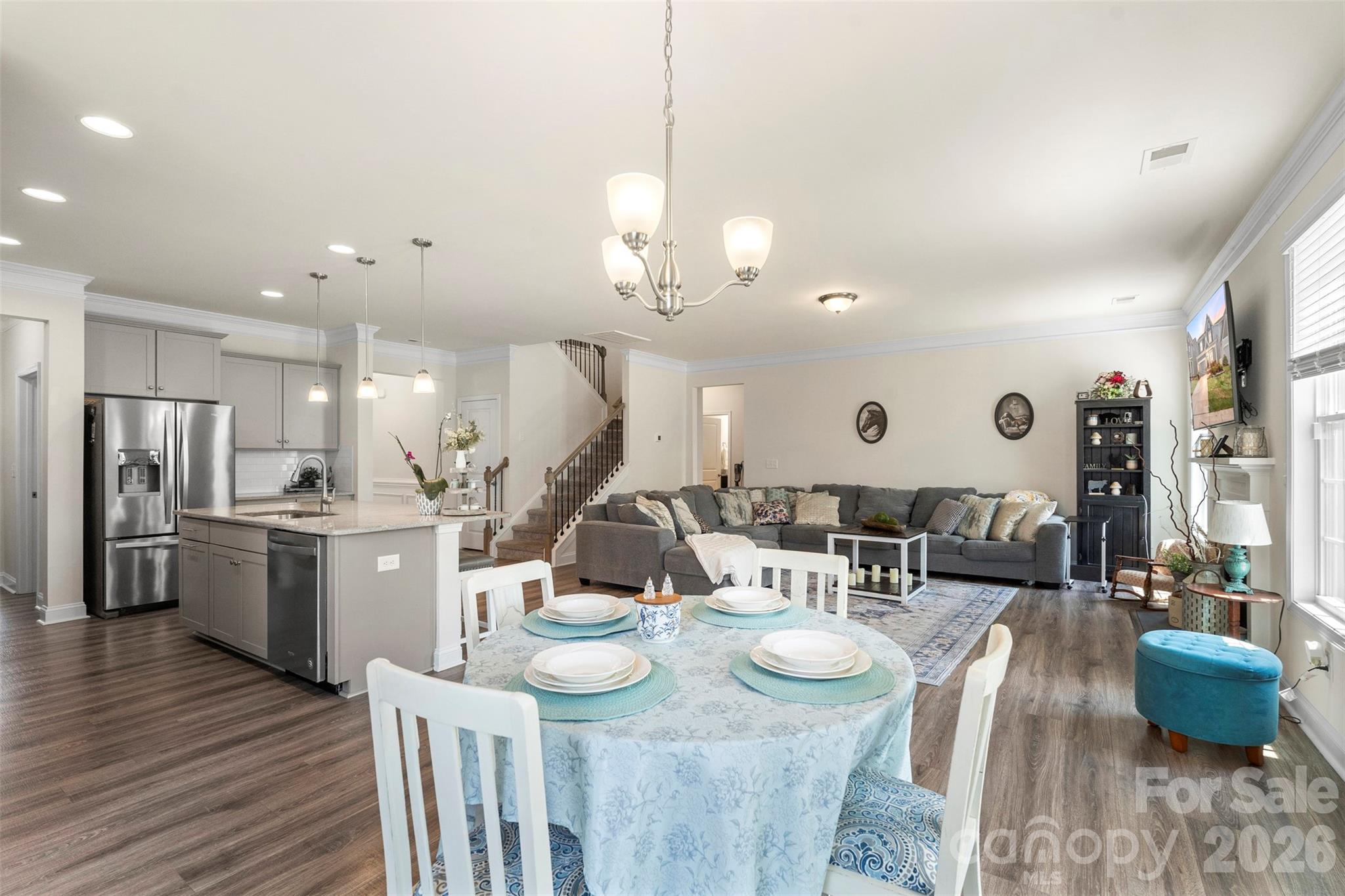 1016 Arbury Way Property Photo 15