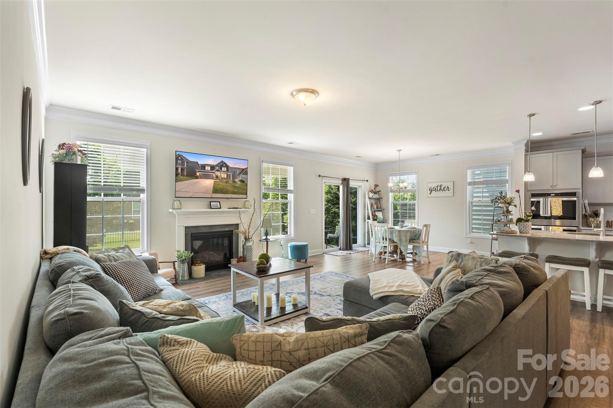 1016 Arbury Way Property Photo 17