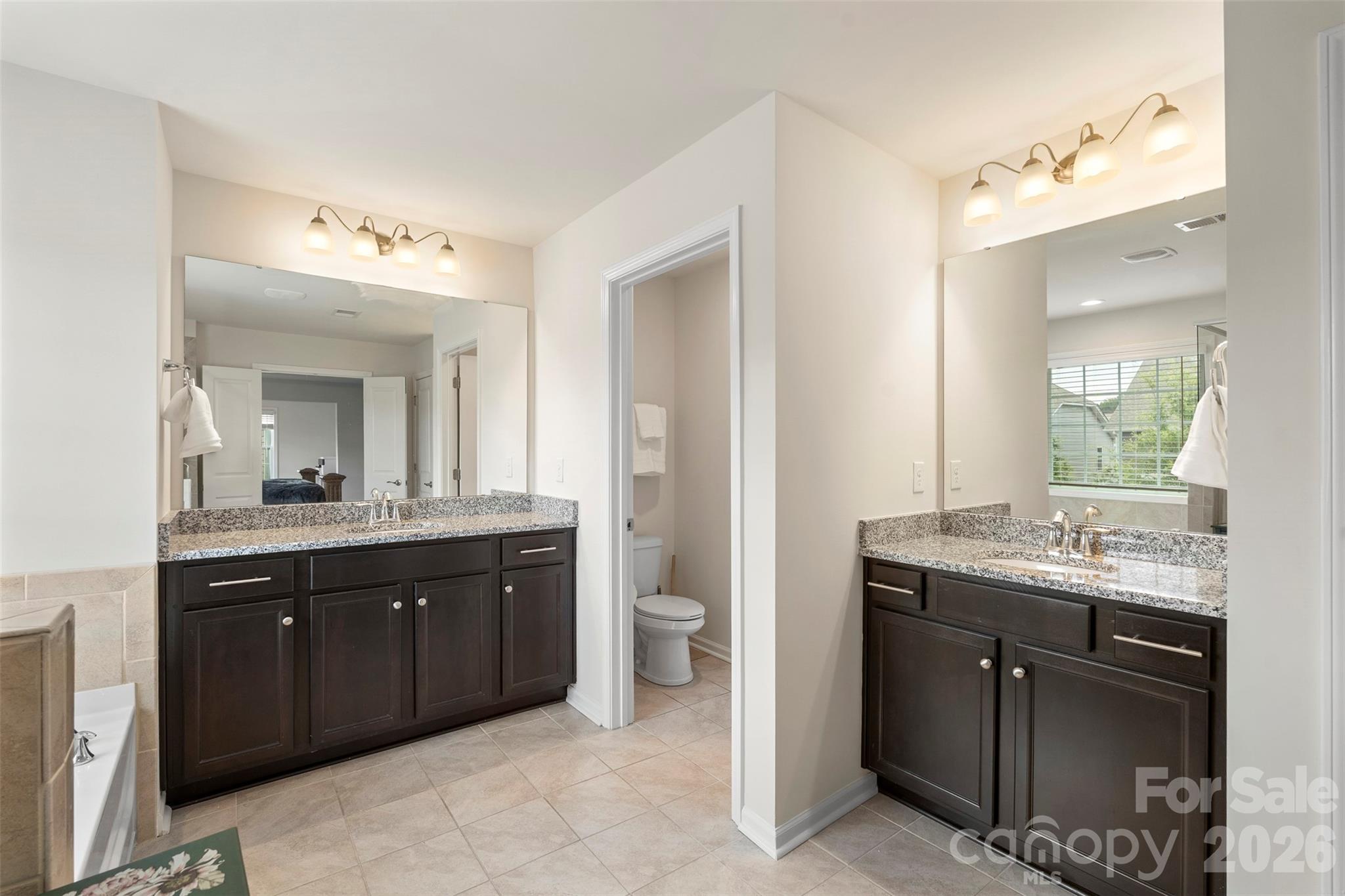 1016 Arbury Way Property Photo 28