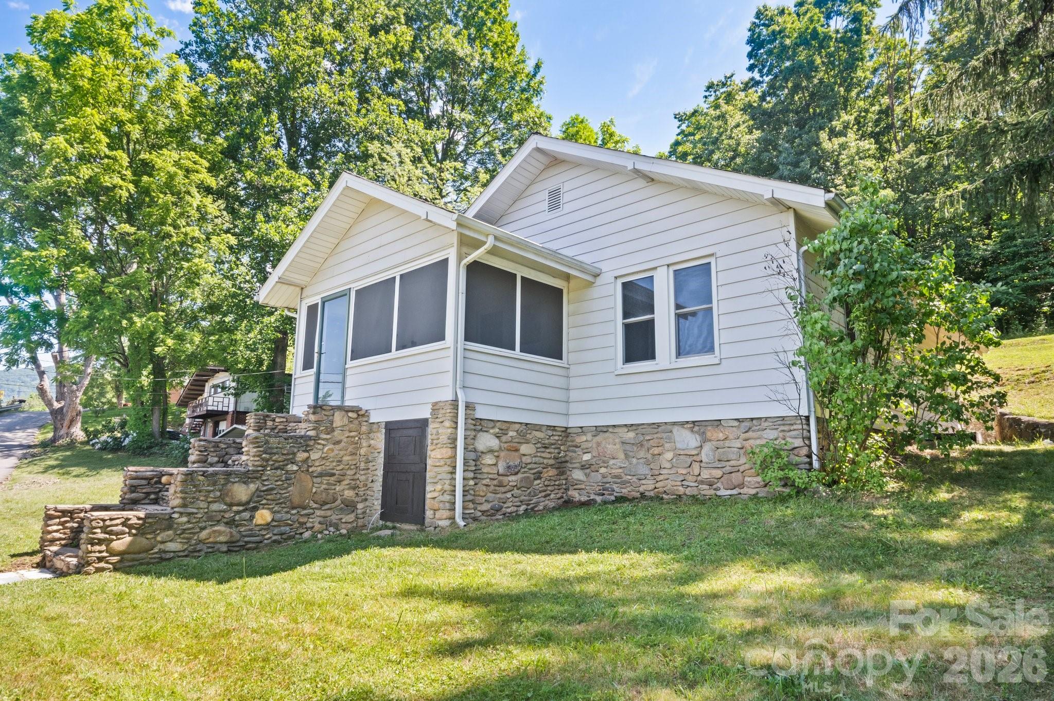 441 Main Street Property Photo 2